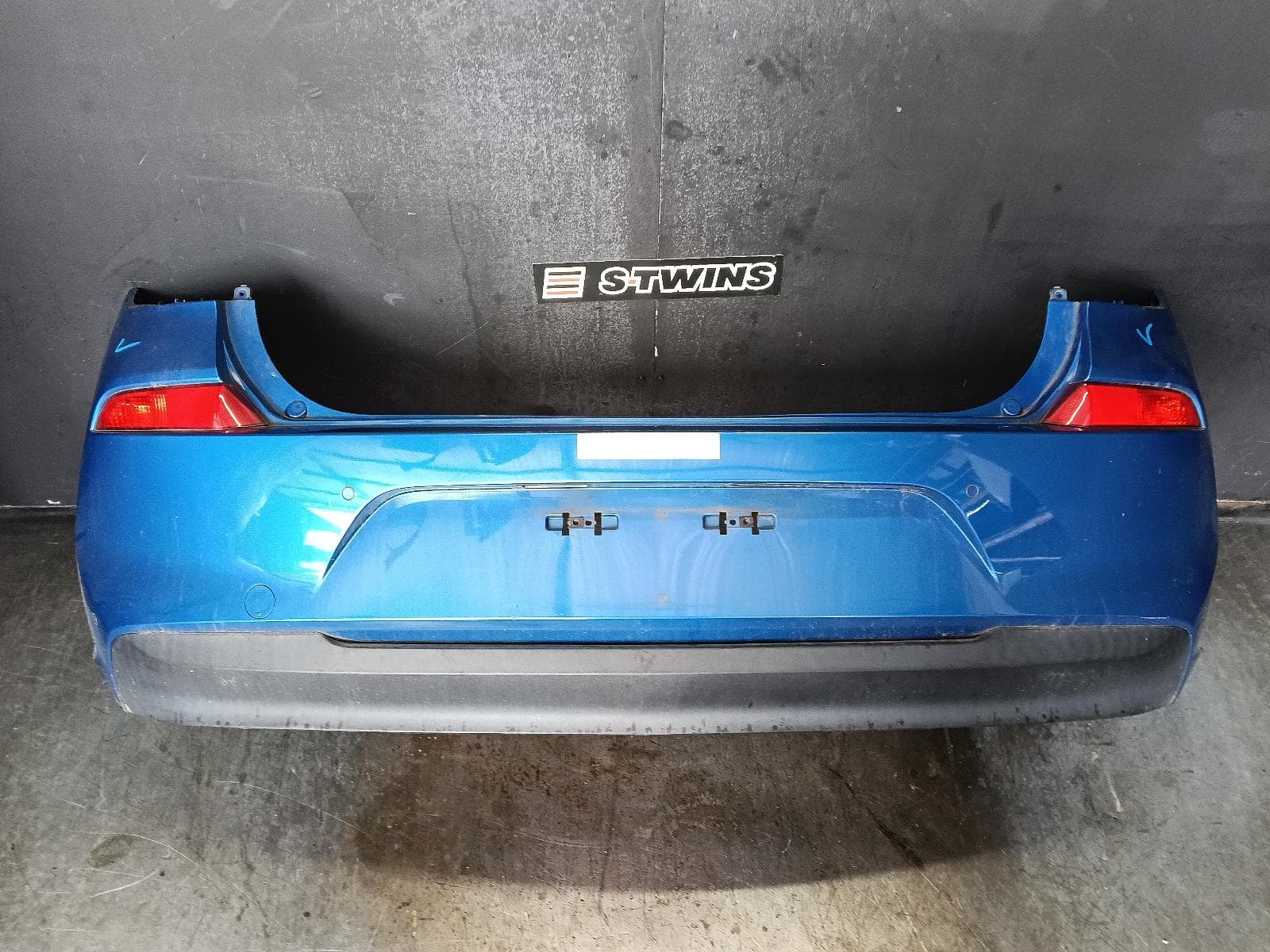 Used auto part listing image: 2018 HYUNDAI I30 REAR BUMPER BUMPER BAR LOWER MOULDING, PD, HATCH (S. KOREA VIN KMHH), SINGLE EXHAUST TYPE, GO/ACTIVE/ELITE/SR, 03/17-07/20 0000384587