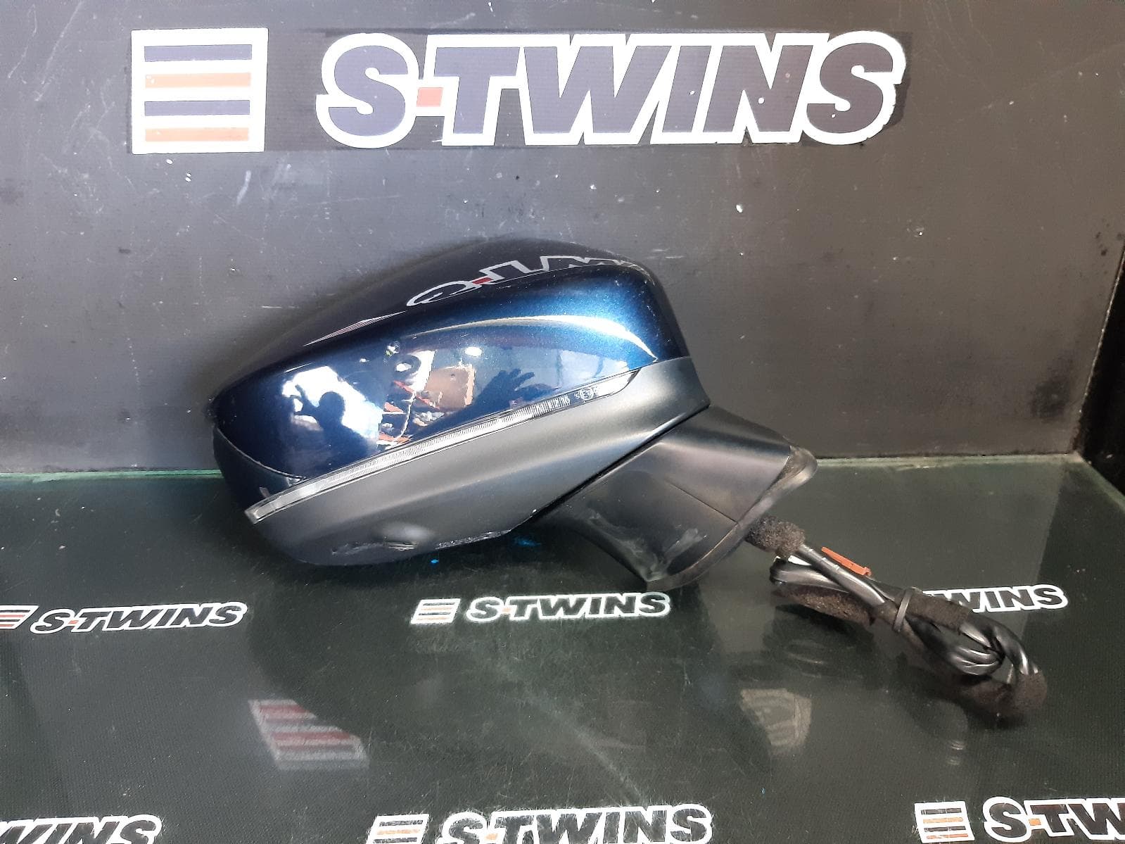 Used auto part listing image: 2023 MAZDA CX5 RIGHT DOOR MIRROR AUTO POWER FOLD, W/ CAMERA TYPE, COLOUR CODED, KF, 02/17- 0000332726
