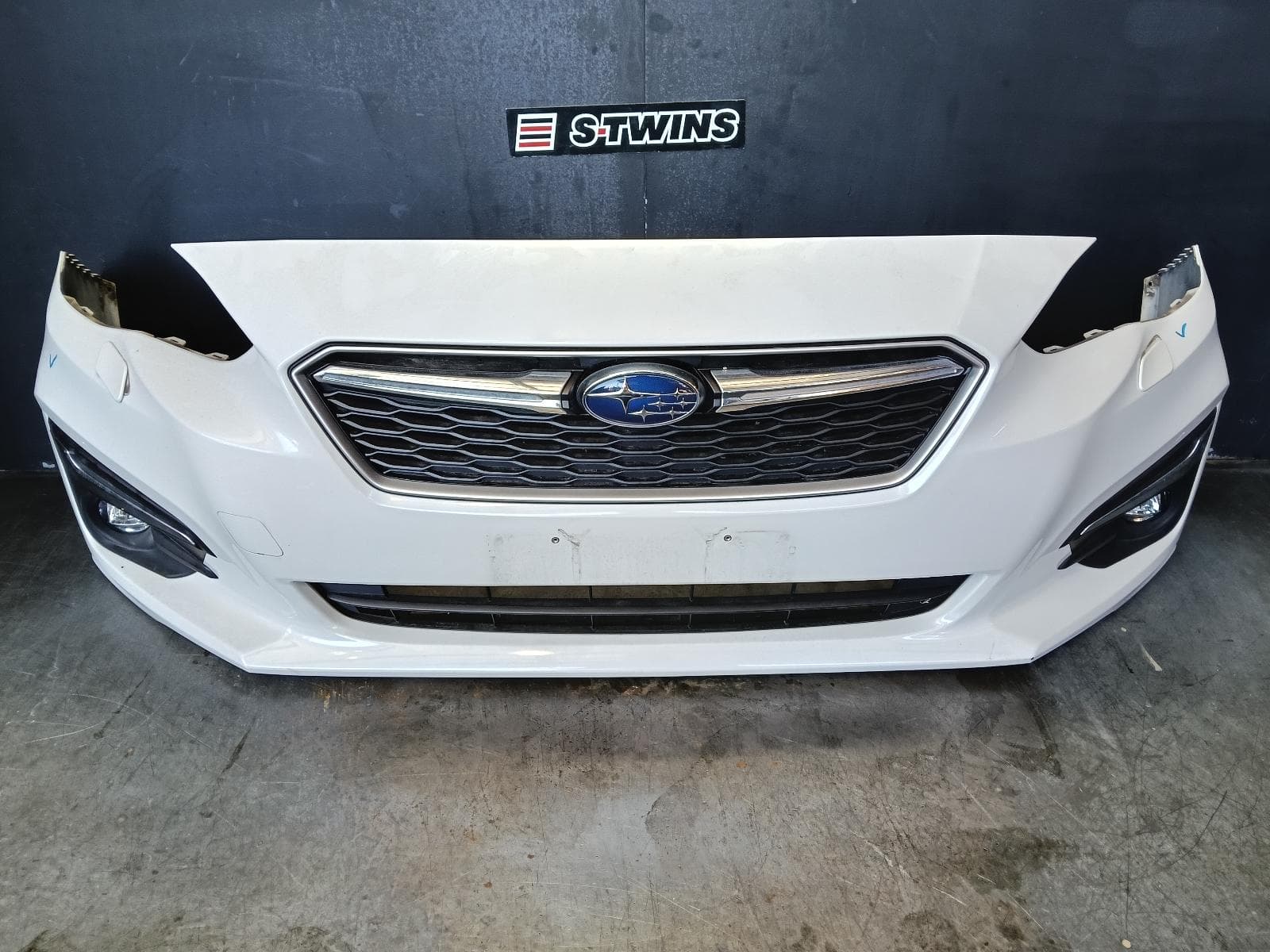 Used auto part listing image: 2020 SUBARU IMPREZA FRONT BUMPER G5, BUMPER BAR, W/ H/LAMP WASHER TYPE, 09/16-02/20 0000383653
