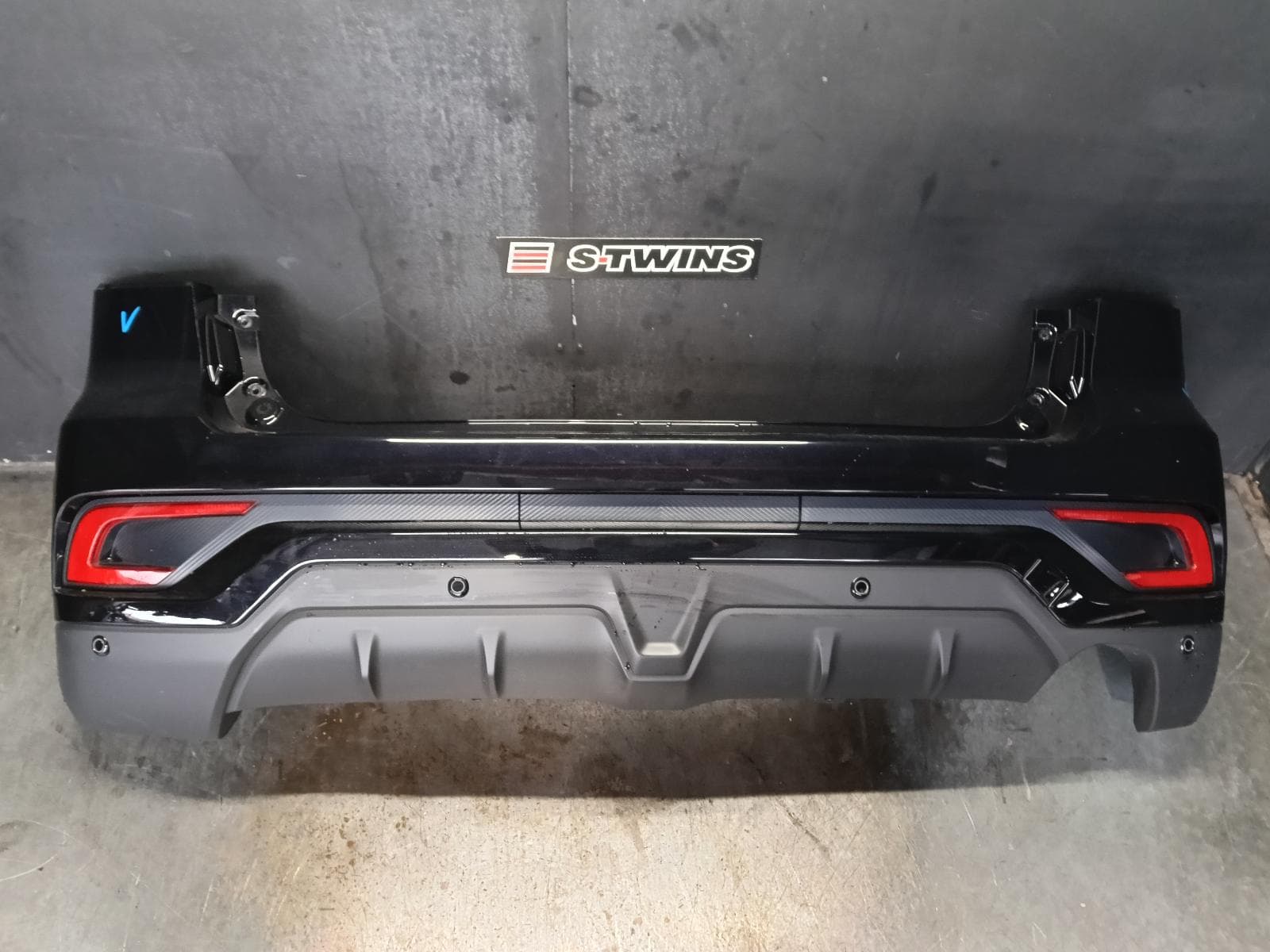 Used auto part listing image: 2019 MITSUBISHI ASX REAR BUMPER XC, BUMPER BAR, W/ PARK SENSOR, FLARED TYPE, 07/17-05/19 0000384504