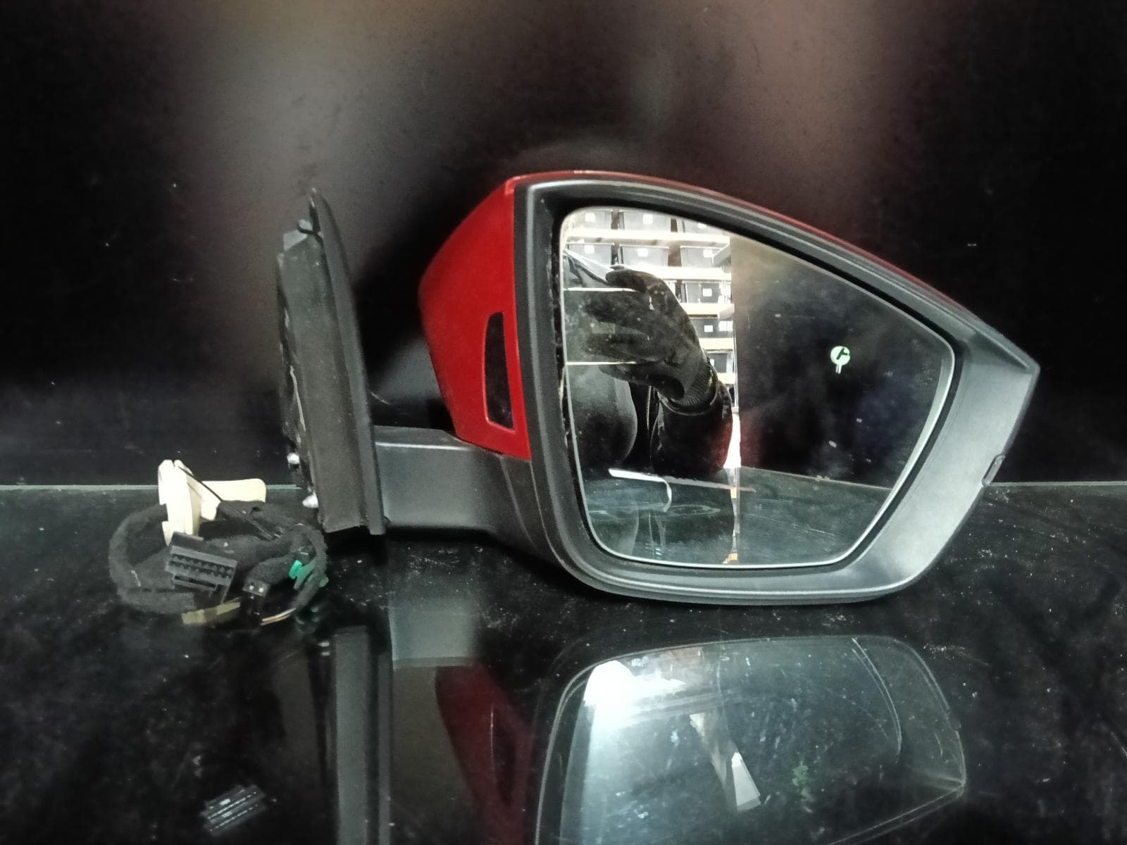 Used auto part listing image: 2021 SKODA KAROQ RIGHT DOOR MIRROR NU, W/ POWER FOLD, HEATED, AUTO DIM, INDICATOR, LANE CHANGE ASSIST, MEMORY, CAMERA TYPE, COLOUR CODED, 06/21- 0000384754