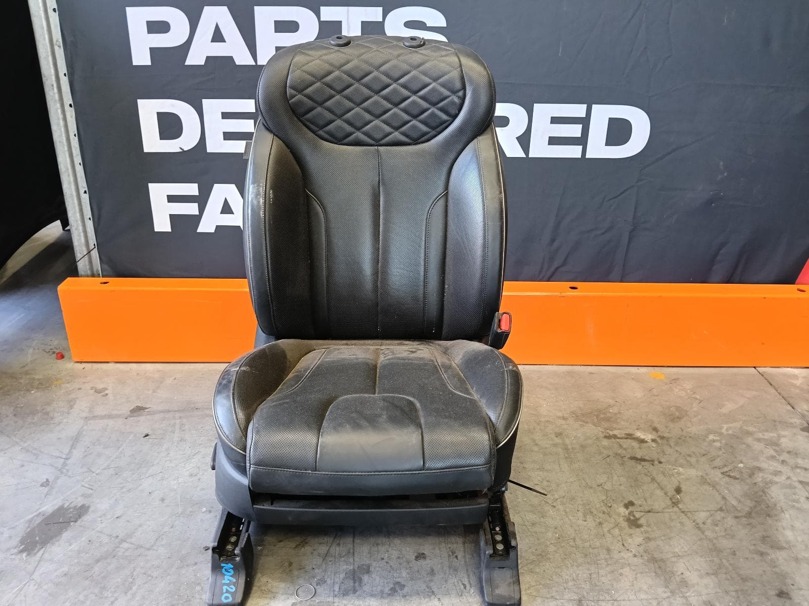 Used auto part listing image: 2021 HYUNDAI PALISADE FRONT SEAT RH FRONT, BLACK NAPPA, LX2, 07/20- 0000384806