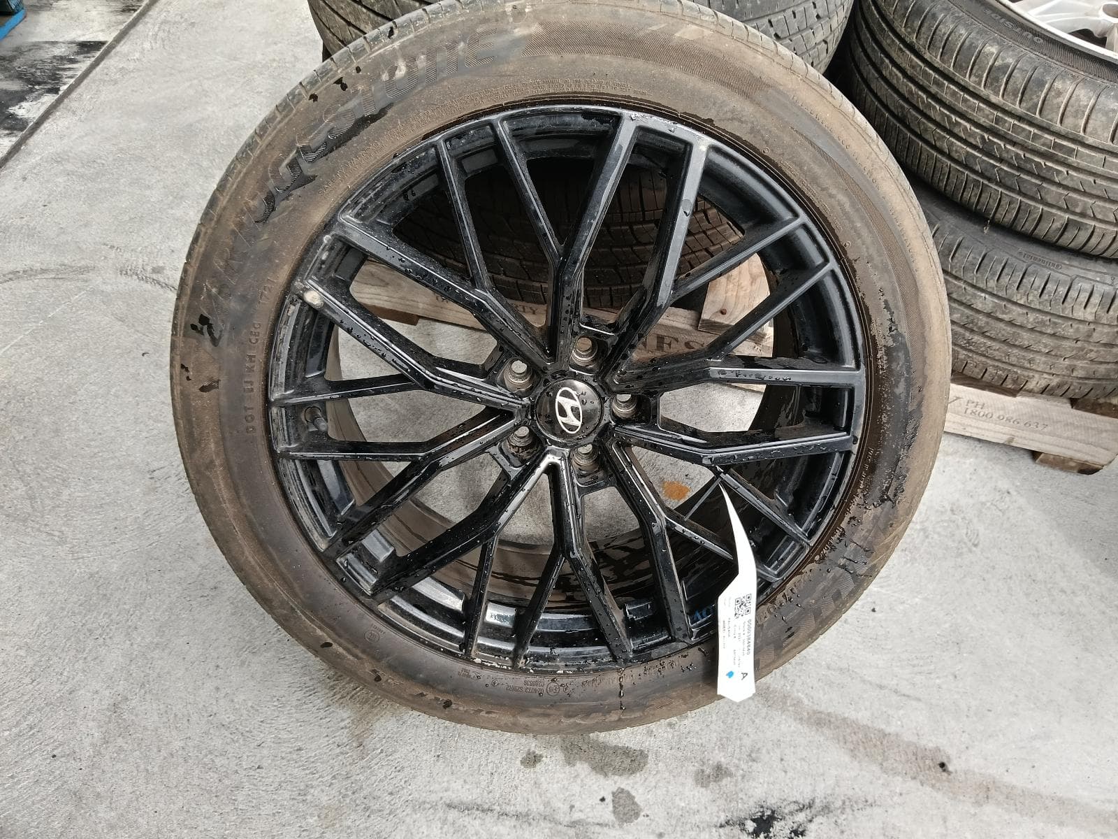 Used auto part listing image: 2021 HYUNDAI PALISADE WHEEL MAG LX2, FACTORY, 20X7.5IN, MULTI SPOKE, 07/20-02/22 0000384840