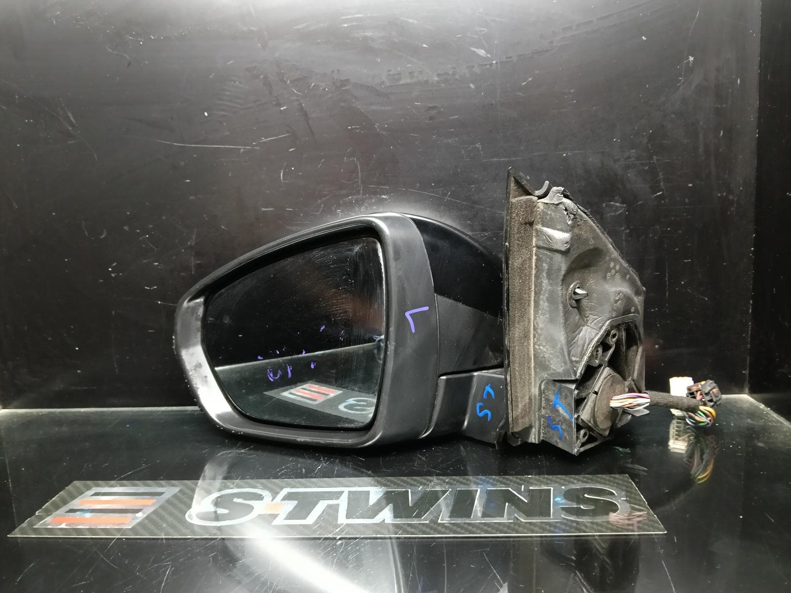 Used auto part listing image: 2017 PEUGEOT 3008 LEFT DOOR MIRROR P84, POWER FOLD, BLIND SPOT, AUTO DIP, NON CAMERA, COLOUR CODED, 10/16-10/20 0000400163