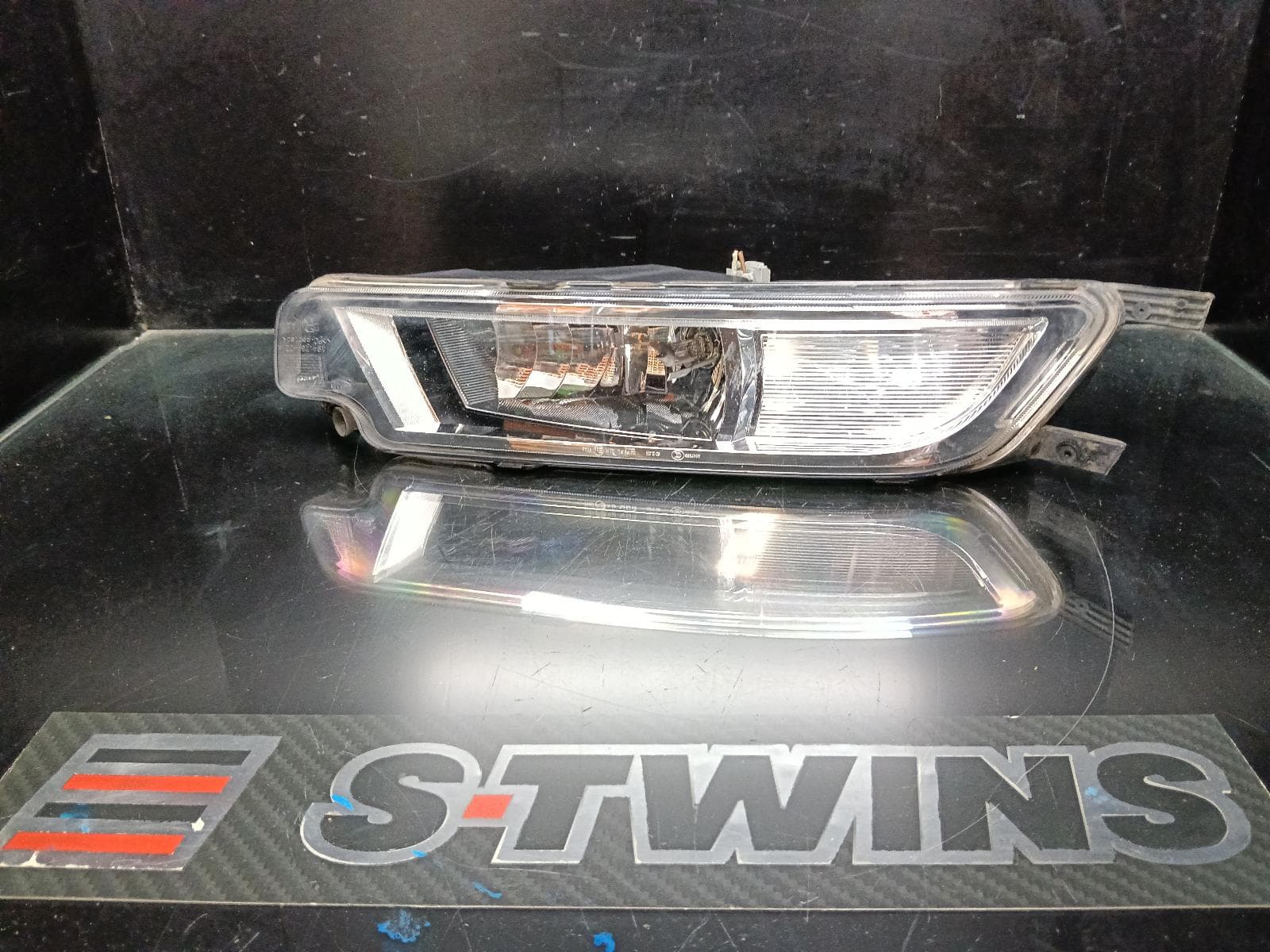 Used auto part listing image: 2016 VOLKSWAGEN PASSAT RIGHT INDICATOR FOG SIDE B8/MK7, BUMPER FOGLAMP, STANDARD TYPE, 06/15-10/19 0000384413