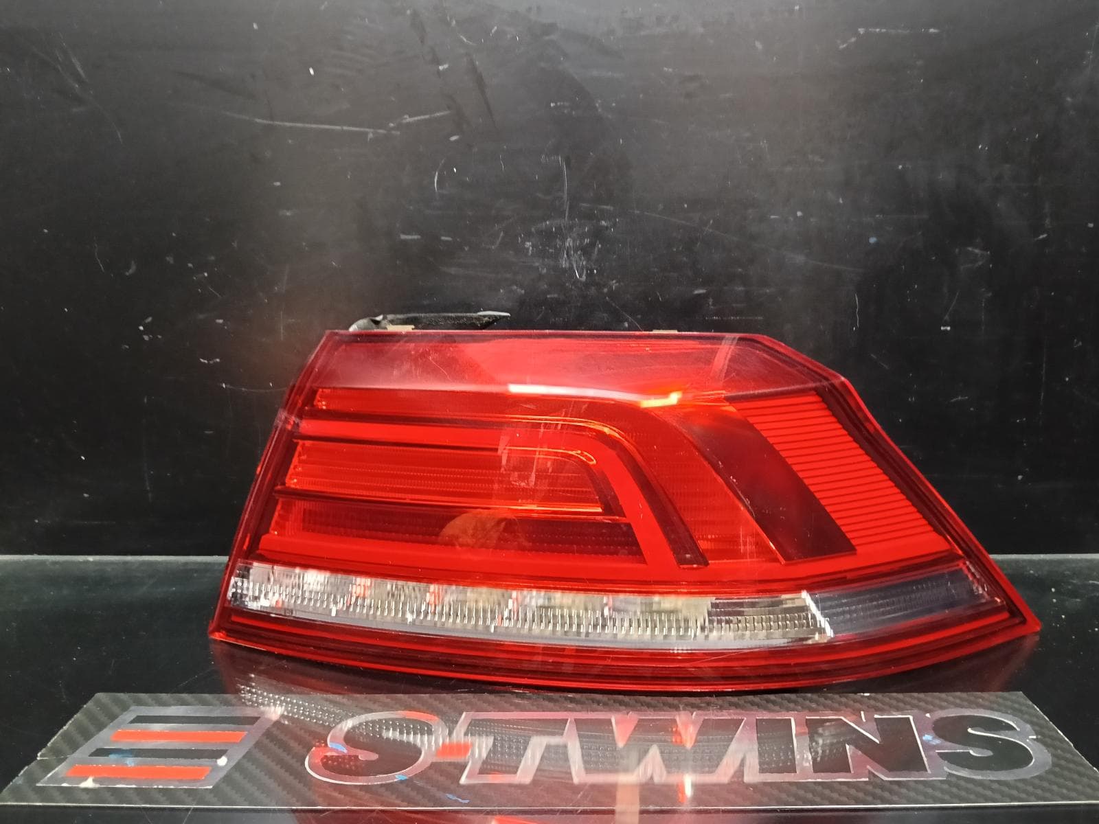 Used auto part listing image: 2016 VOLKSWAGEN PASSAT RIGHT TAILLIGHT B8/MK7, SEDAN, IN BODY, STANDARD TYPE, 06/15-10/19 0000384415