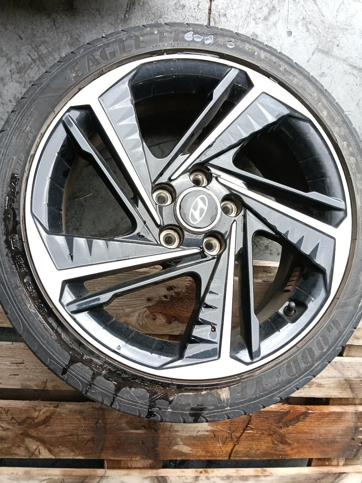 Used auto part listing image: 2021 HYUNDAI I30 WHEEL MAG FACTORY, 18X8IN, 5 SPOKE, CN7, SEDAN (S.KOREA VIN-KMHL), 08/20-02/23 0000384305