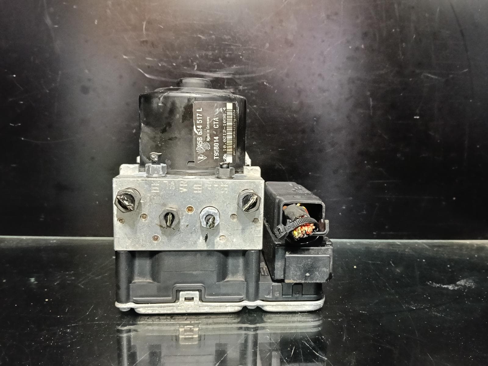 Used auto part listing image: 2017 PORSCHE MACAN ABS PUMP MODULATOR 95B, 06/14-12/25 0000397356