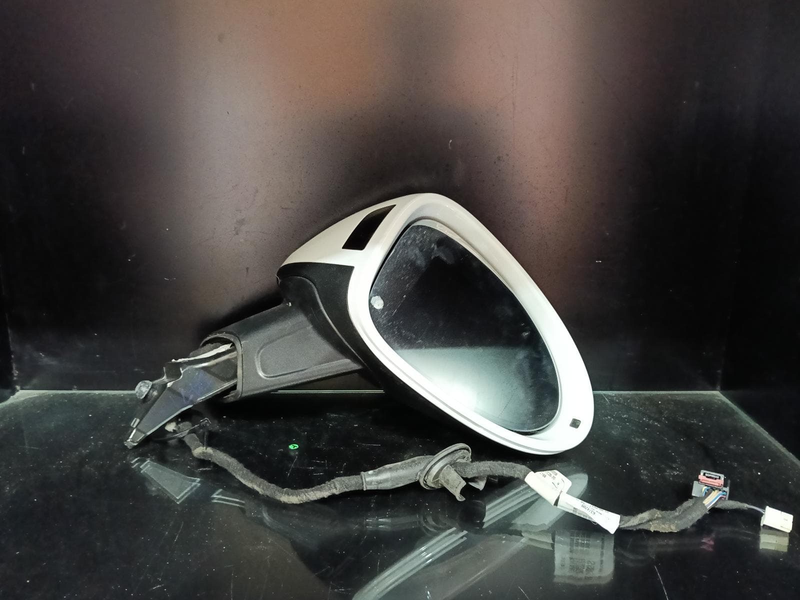 Used auto part listing image: 2017 PORSCHE MACAN RIGHT DOOR MIRROR 95B, ELECTRIC FOLD, AUTODIM TYPE, 06/14-04/21 0000388565