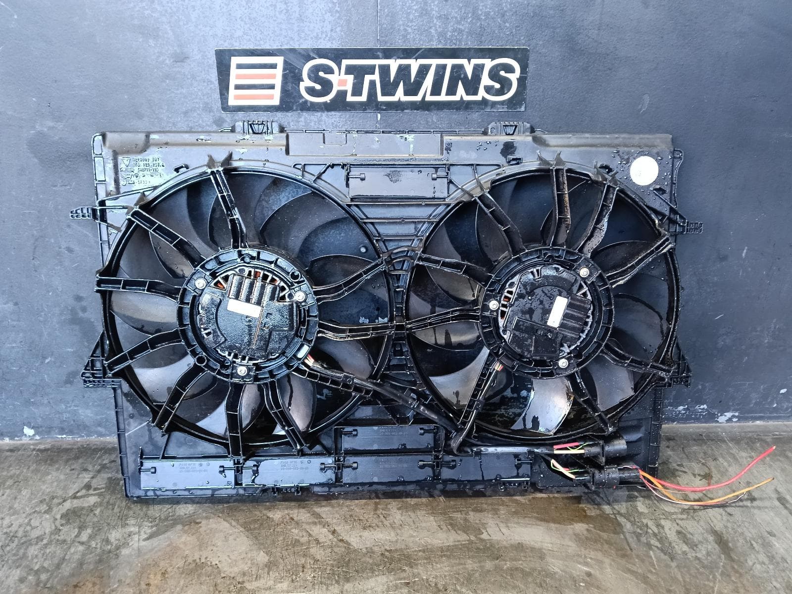 Used auto part listing image: 2017 PORSCHE MACAN FAN 95B, DUAL FAN ASSY, 3.0/3.6, DIESEL/PETROL, 06/14-07/18 0000397321