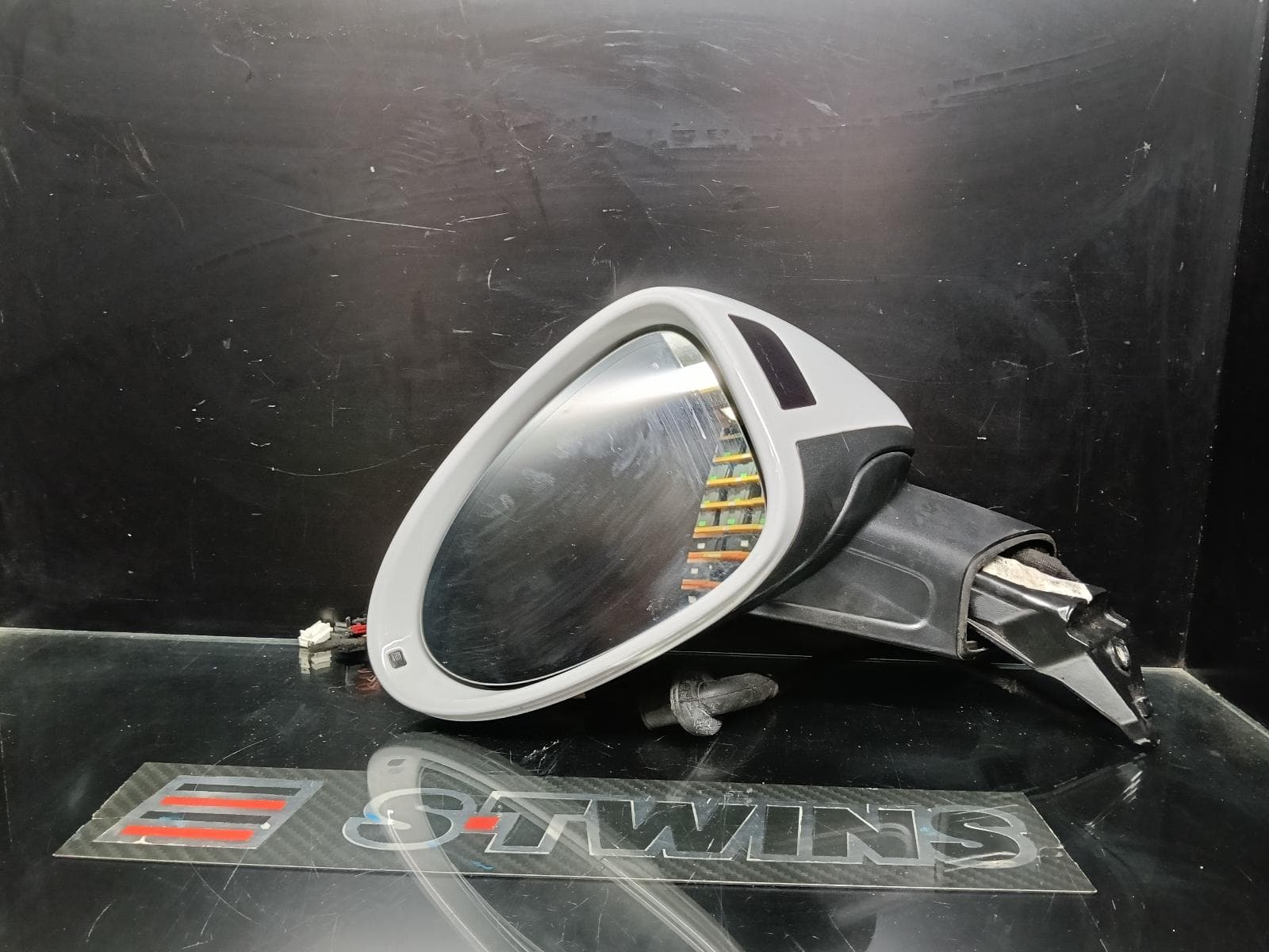 Used auto part listing image: 2017 PORSCHE MACAN LEFT DOOR MIRROR 95B, ELECTRIC FOLD, AUTODIM TYPE, 06/14-04/21 0000400125