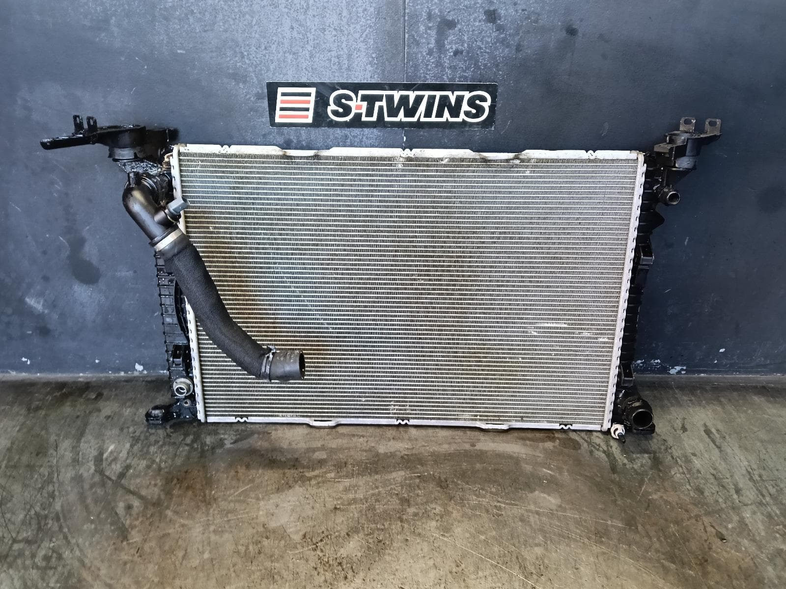 Used auto part listing image: 2017 PORSCHE MACAN RADIATOR AUTO, 3.0, DIESEL, 95B, 06/14-07/18 0000397322