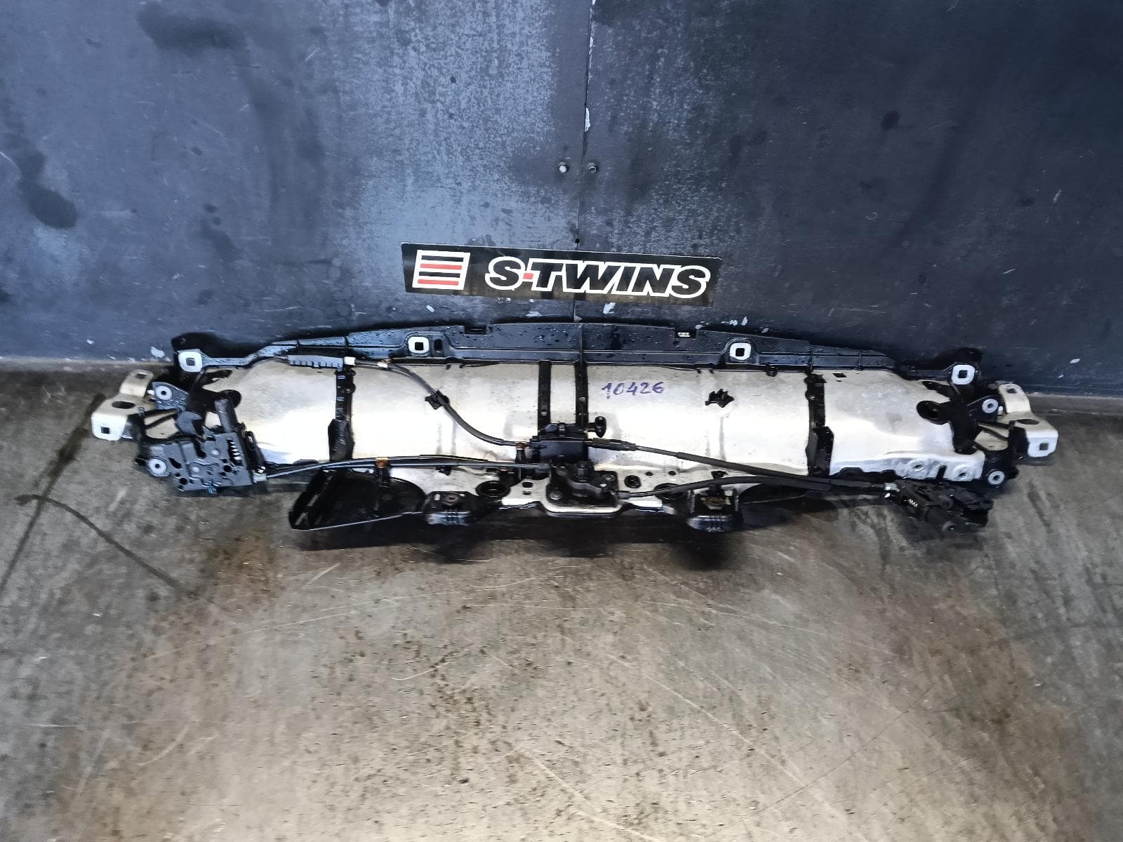 Used auto part listing image: 2017 PORSCHE MACAN RADIATOR SUPPORT 95B, AIR GUIDE (CENTRE), CLOSER TO ENGINE, 06/14- 0000397325