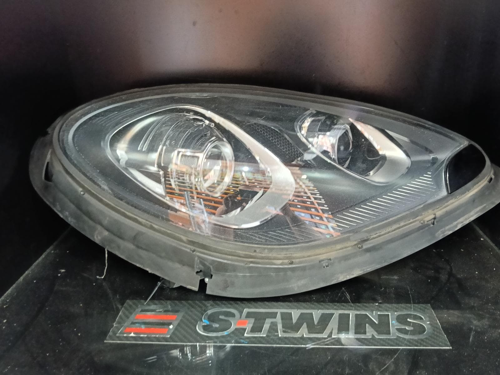 Used auto part listing image: 2017 PORSCHE MACAN RIGHT HEADLAMP 95B, W/ BI-XENON, NON ADAPTIVE TYPE, 06/14-07/18 0000388533
