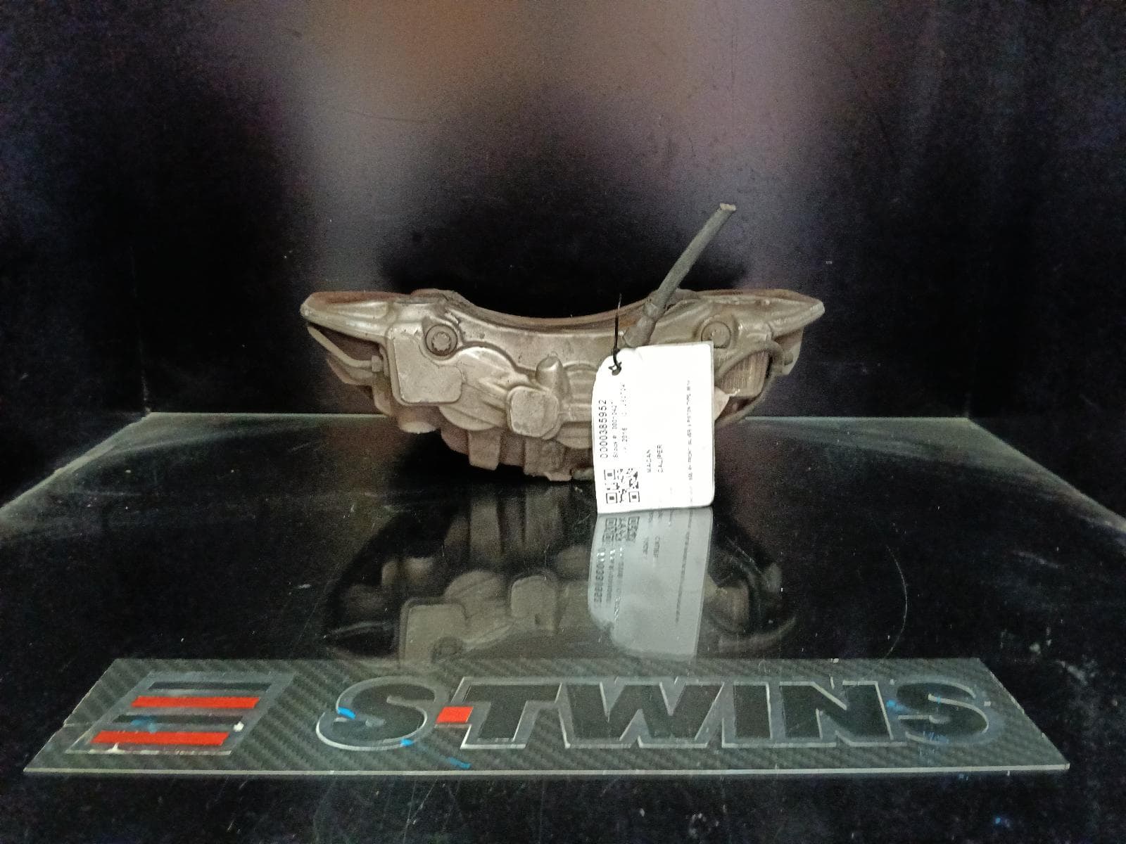 Used auto part listing image: 2016 PORSCHE MACAN CALIPER 95B, RH FRONT, SILVER, 6 PISTON TYPE, 06/14- 0000385952