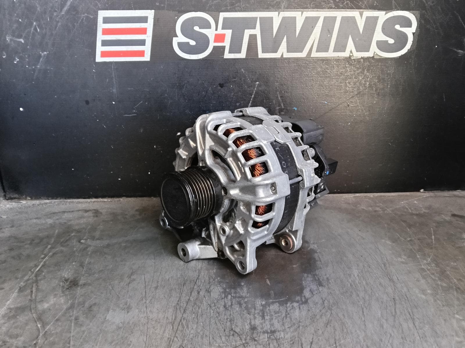 Used auto part listing image: 2015 MERCEDES C CLASS ALTERNATOR PETROL, 2.0, TURBO, BOSCH 190AMP, P/N A0009067703, W205/S205/A205/C205, 08/14-07/23 0000384173