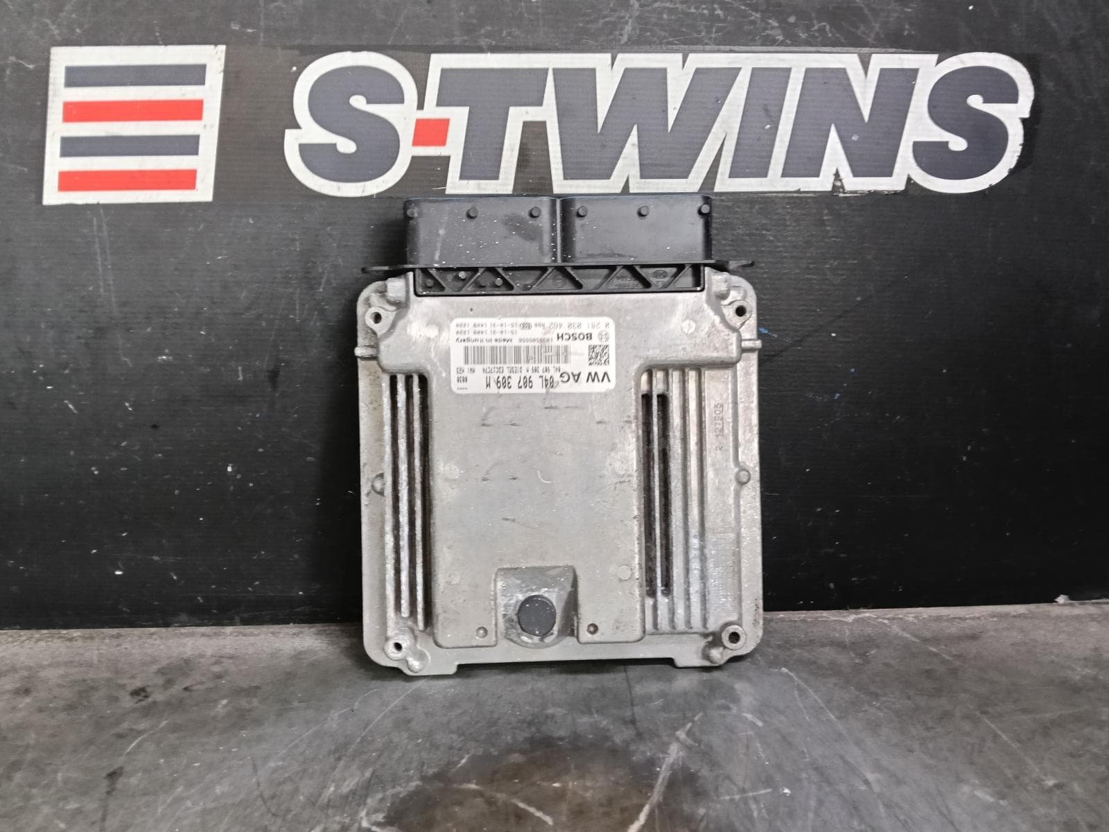 Used auto part listing image: 2016 VOLKSWAGEN PASSAT ENGINE ECU, 2.0, DIESEL, ECU ONLY, DFHA CODE, B8/MK7, 06/15-04/18 0000384846