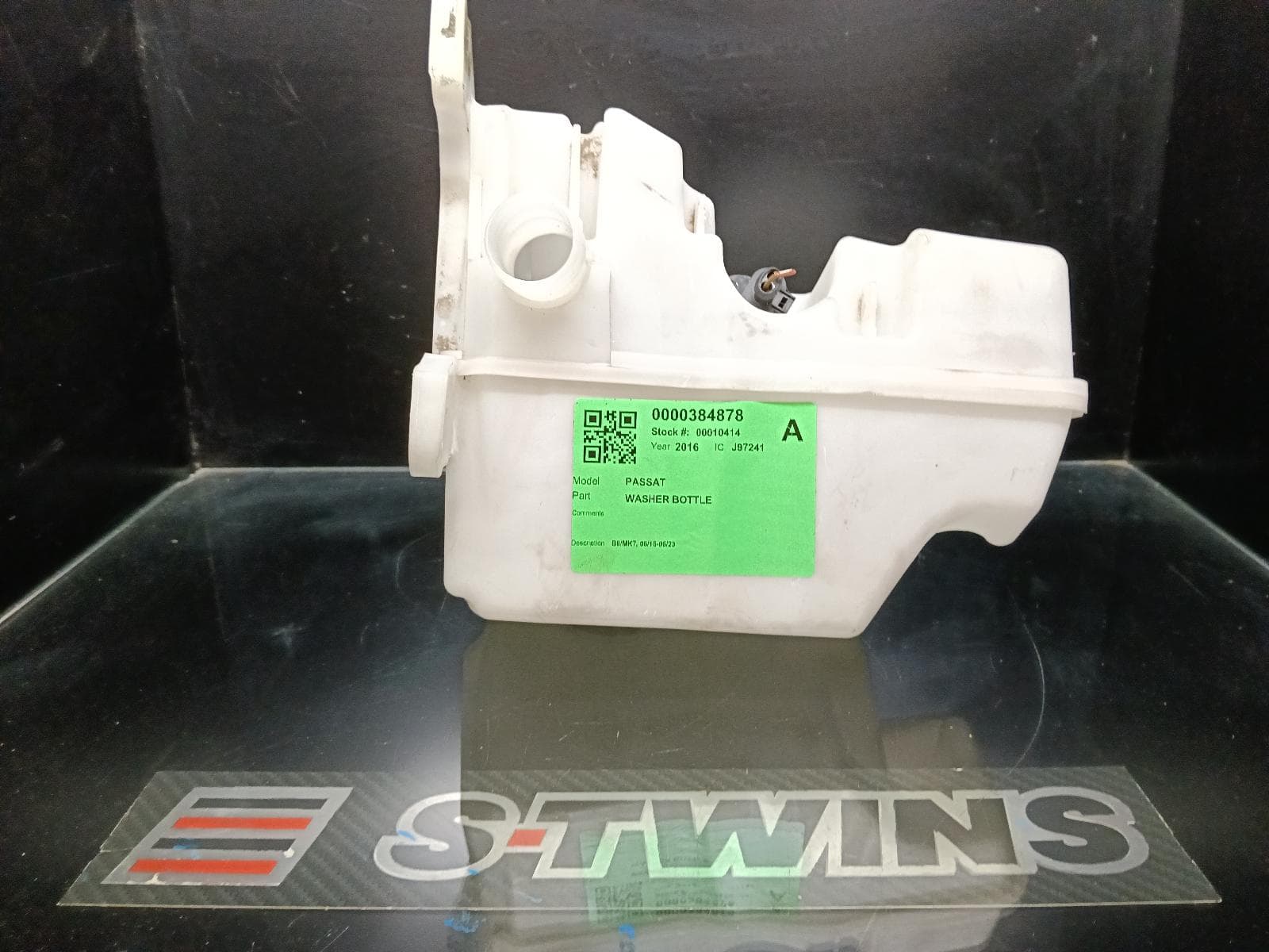 Used auto part listing image: 2016 VOLKSWAGEN PASSAT WASHER BOTTLE B8/MK7, 06/15-05/23 0000384878