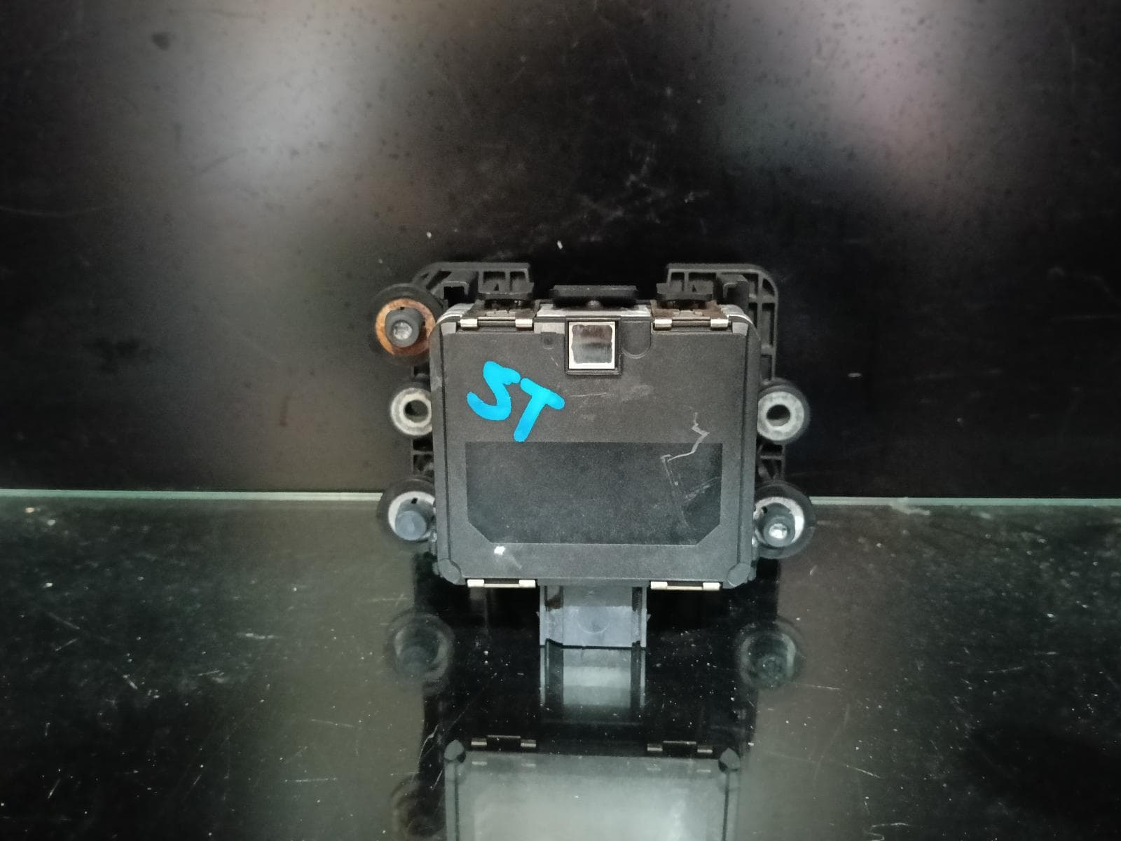 Used auto part listing image: 2016 VOLKSWAGEN PASSAT REVERSE CAMERA FRONT RADAR SENSOR, B8/MK7, 06/15- 0000389773