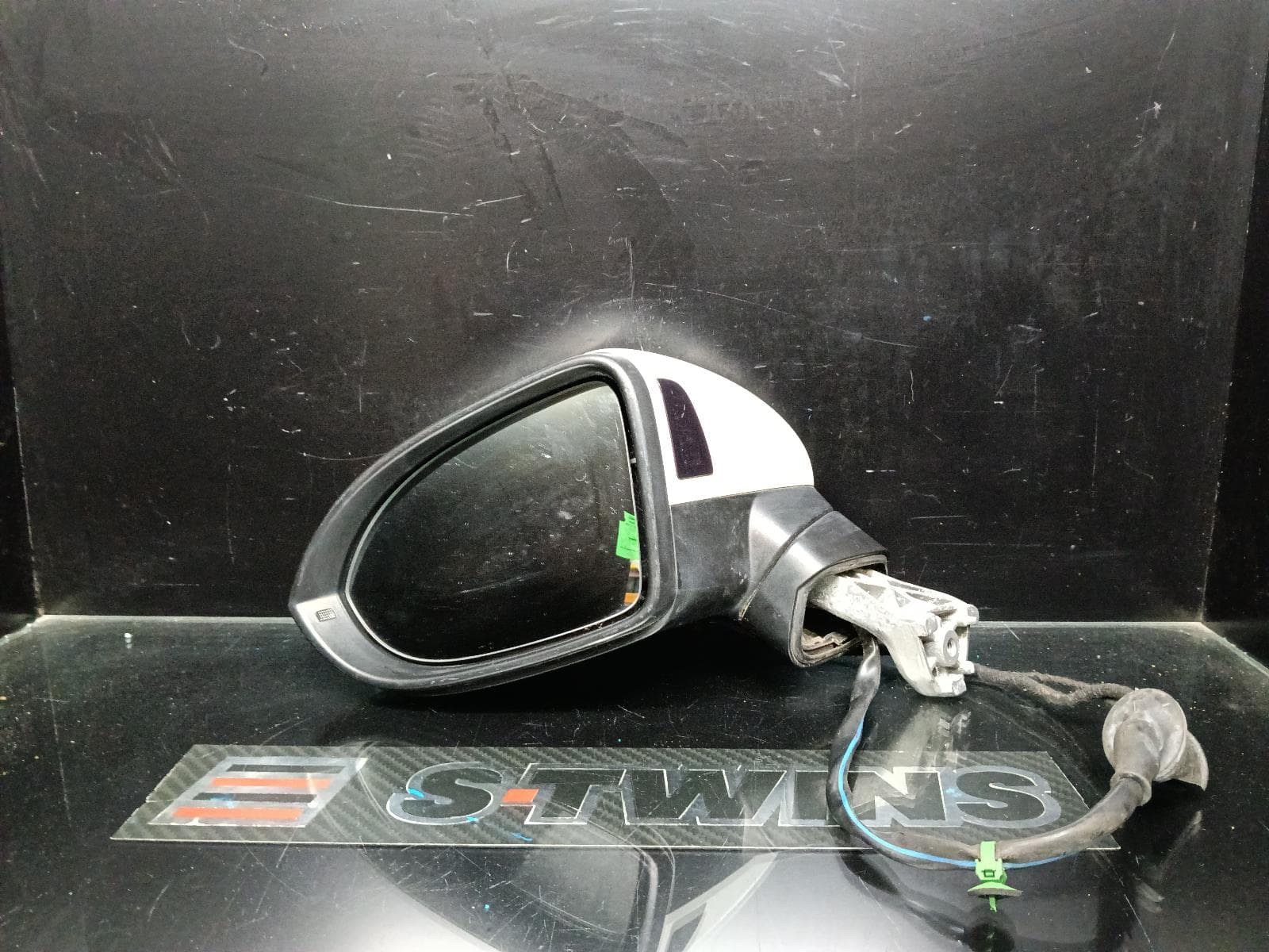 Used auto part listing image: 2016 VOLKSWAGEN PASSAT LEFT DOOR MIRROR B8/MK7, POWER FOLD, NON AUTO DIM TYPE, 06/15- 0000384853