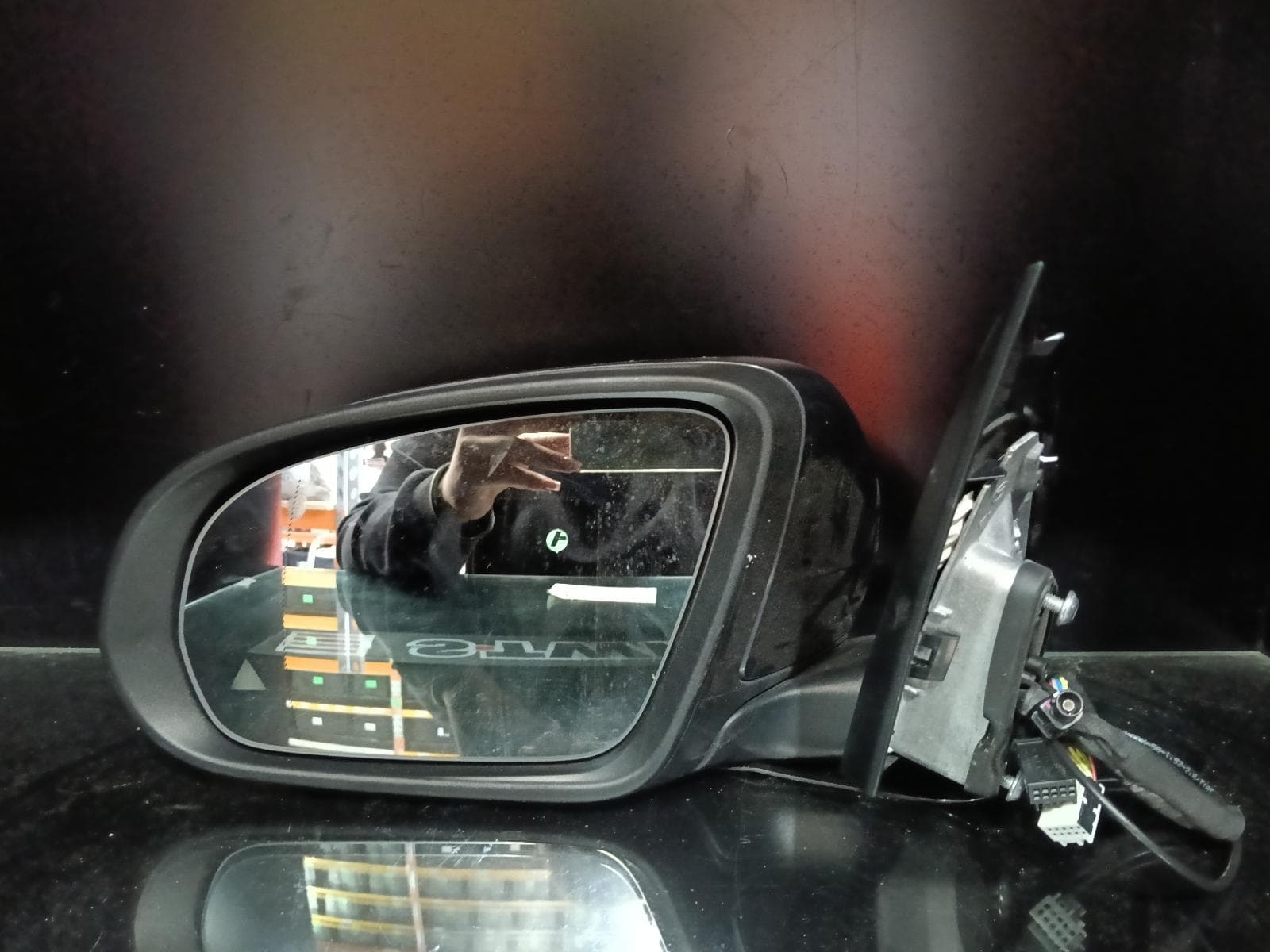 Used auto part listing image: 2015 MERCEDES C CLASS LEFT DOOR MIRROR W205/S205, SEDAN/WAGON, NON AMG, W/ BLACK FLASHER, MEMORY TYPE, COLOR CODED, 03/15-04/16 0000384178