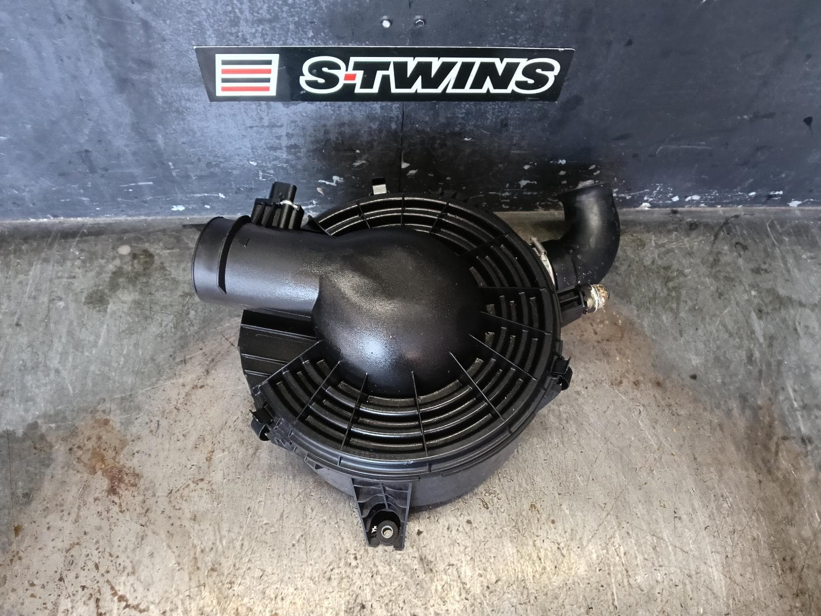Used auto part listing image: 2020 MAZDA BT50 AIR CLEANER BOX UP-UR, AIR CLEANER, DIESEL, 3.2, TURBO, 10/11-06/20 0000385217