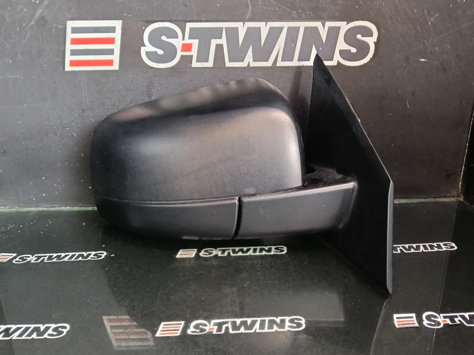 Used auto part listing image: 2020 MAZDA BT50 RIGHT DOOR MIRROR UP-UR, POWER, BLACK, W/ POWER FOLDING TYPE, 10/11-06/20 0000385223