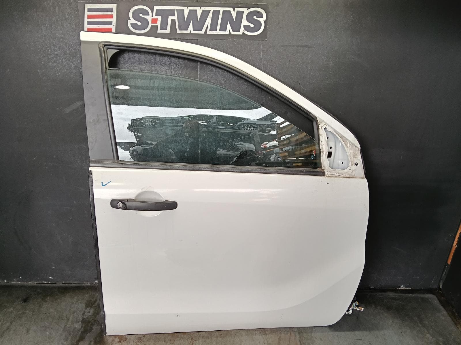 Used auto part listing image: 2020 MAZDA BT50 RIGHT FRONT DOOR UP-UR, DUAL CAB, 10/11-06/20 0000384992