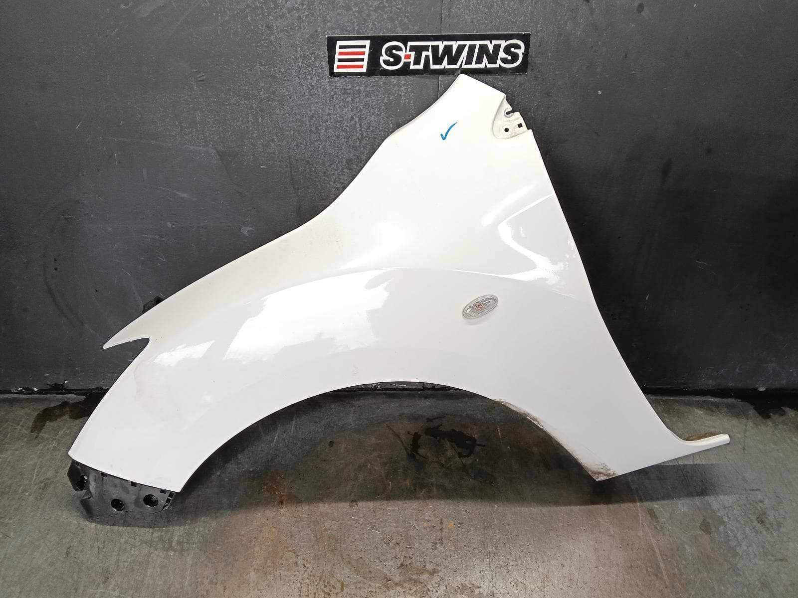 Used auto part listing image: 2020 MAZDA BT50 LEFT GUARD UR, NON INDICATOR TYPE, 09/15-06/20 0000384885