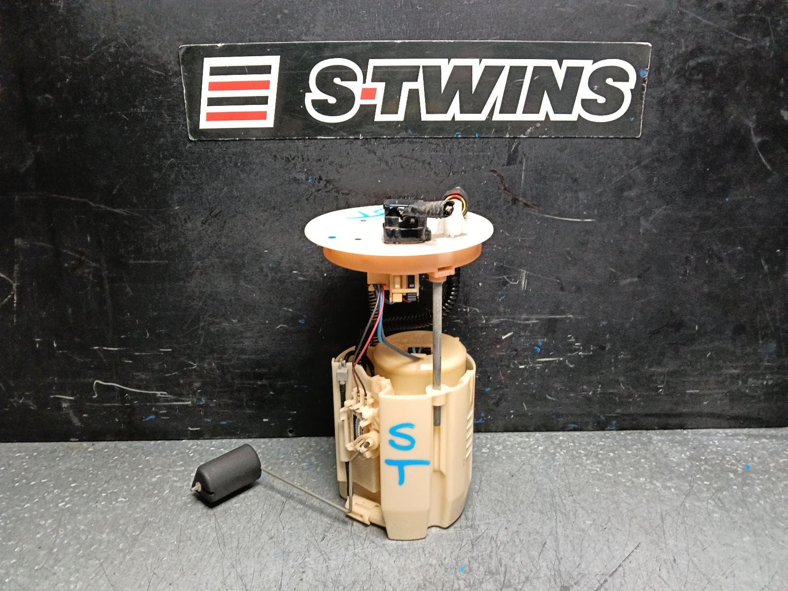 Used auto part listing image: 2013 SUZUKI SWIFT FUEL PUMP FZ, 02/11-03/17 0000399259