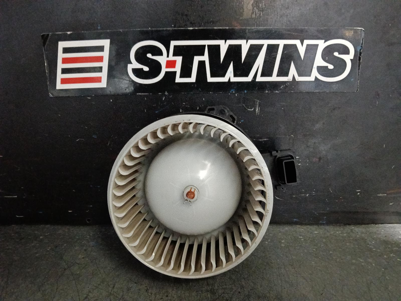 Used auto part listing image: 2013 SUZUKI SWIFT HEATER FAN MOTOR FZ, 08/10-03/17 0000399275