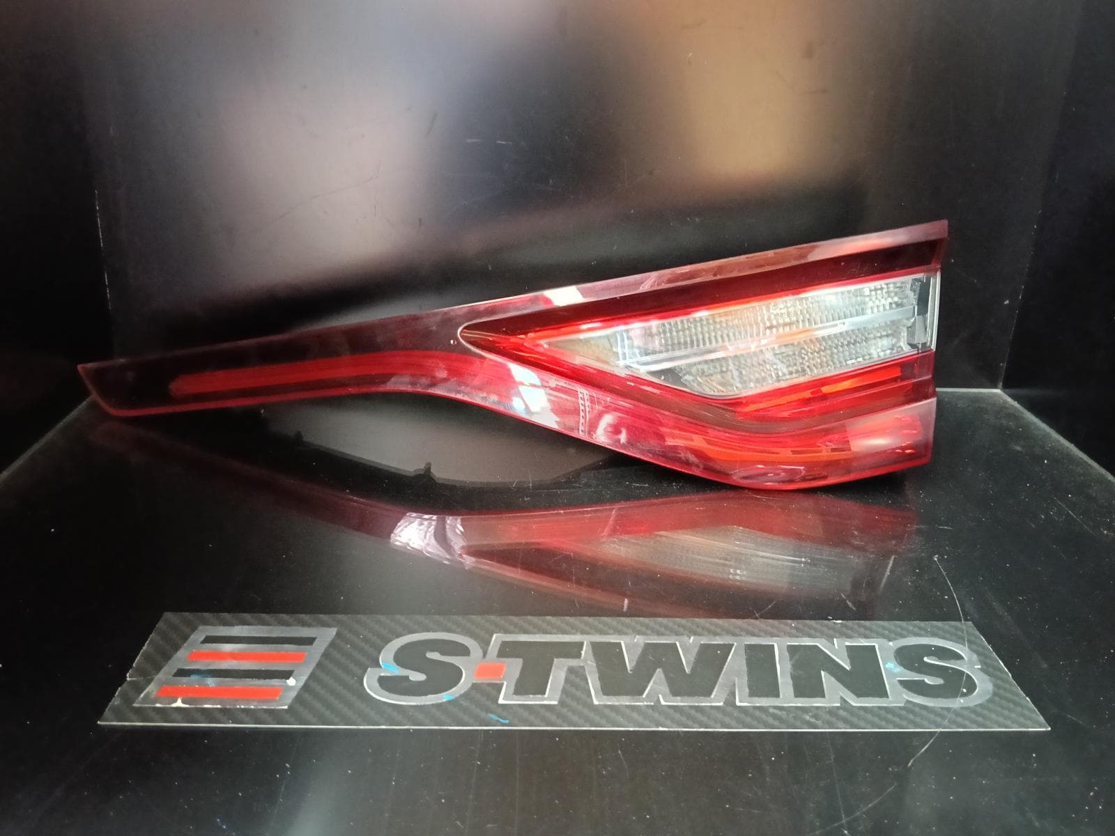 Used auto part listing image: 2017 RENAULT MEGANE REAR GARNISH TAILGATE LAMP (RH SIDE), BFB, HATCH, 06/16-02/20 0000384234