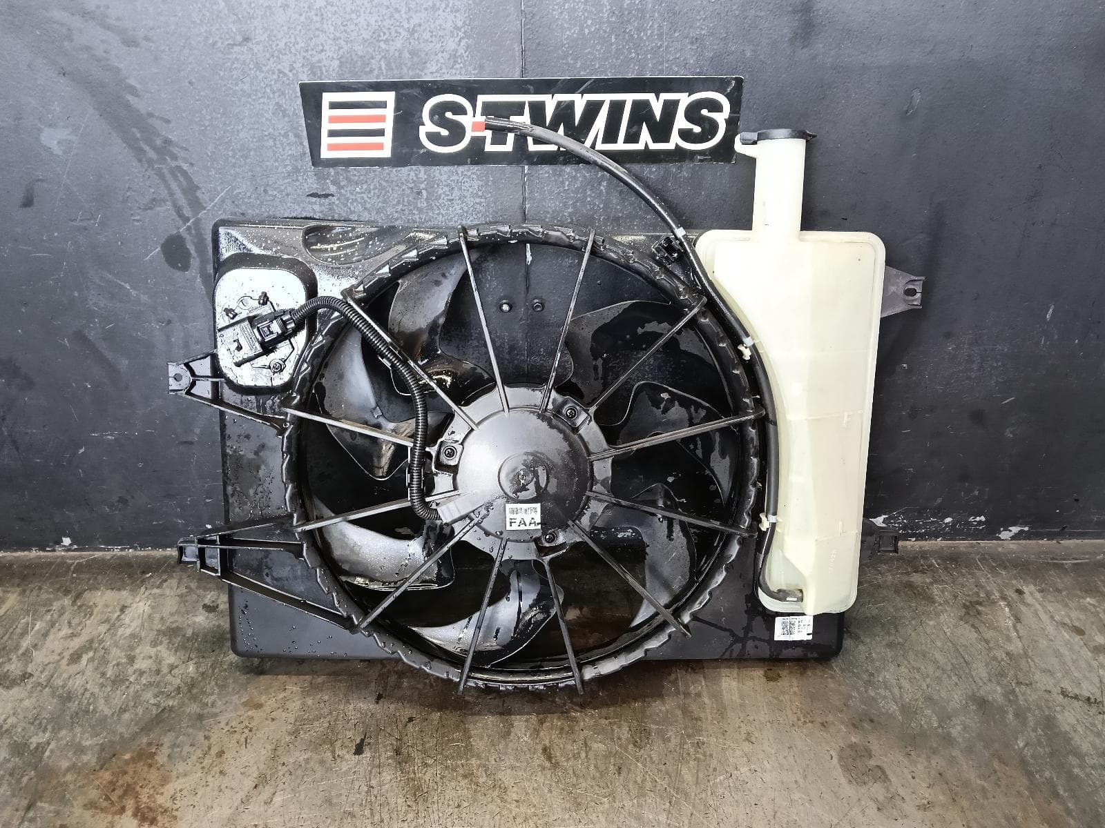 Used auto part listing image: 2018 HYUNDAI I30 FAN RADIATOR FAN, W/ OVERFLOW BOTTLE, PETROL, 2.0, G4NC, PD, HATCH (S. KOREA VIN KMHH), 03/17-12/23 0000389309
