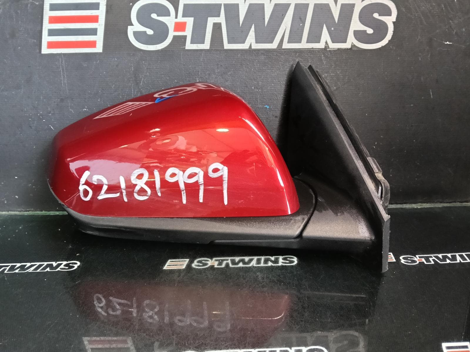 Used auto part listing image: 2018 HOLDEN EQUINOX RIGHT DOOR MIRROR EQ, POWER FOLDING, NON CAMERA TYPE, 09/17-12/20 0000385274