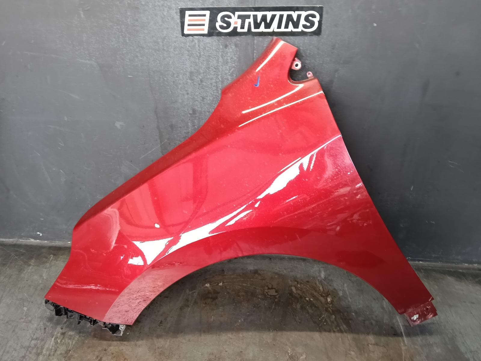 Used auto part listing image: 2018 HOLDEN EQUINOX LEFT GUARD EQ, 09/17-12/20 0000385143