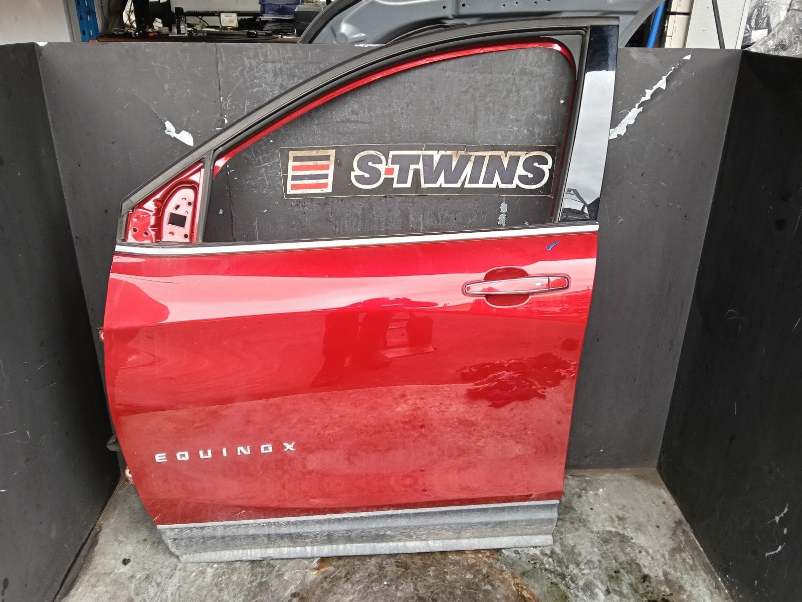 Used auto part listing image: 2018 HOLDEN EQUINOX LEFT FRONT DOOR EQ, 09/17-12/20 0000385002