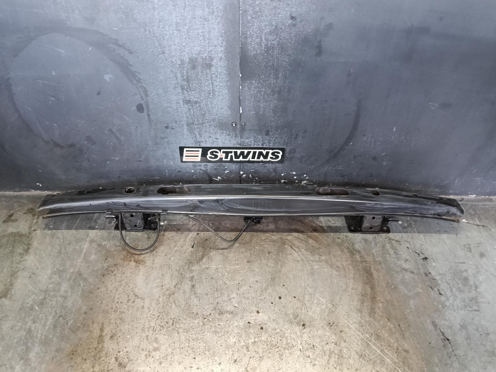 Used auto part listing image: 2017 VOLKSWAGEN TRANSPORTER R BAR BRACKET REINFO MAIN REINFORCEMENT, T6, 07/15-08/24 0000389473