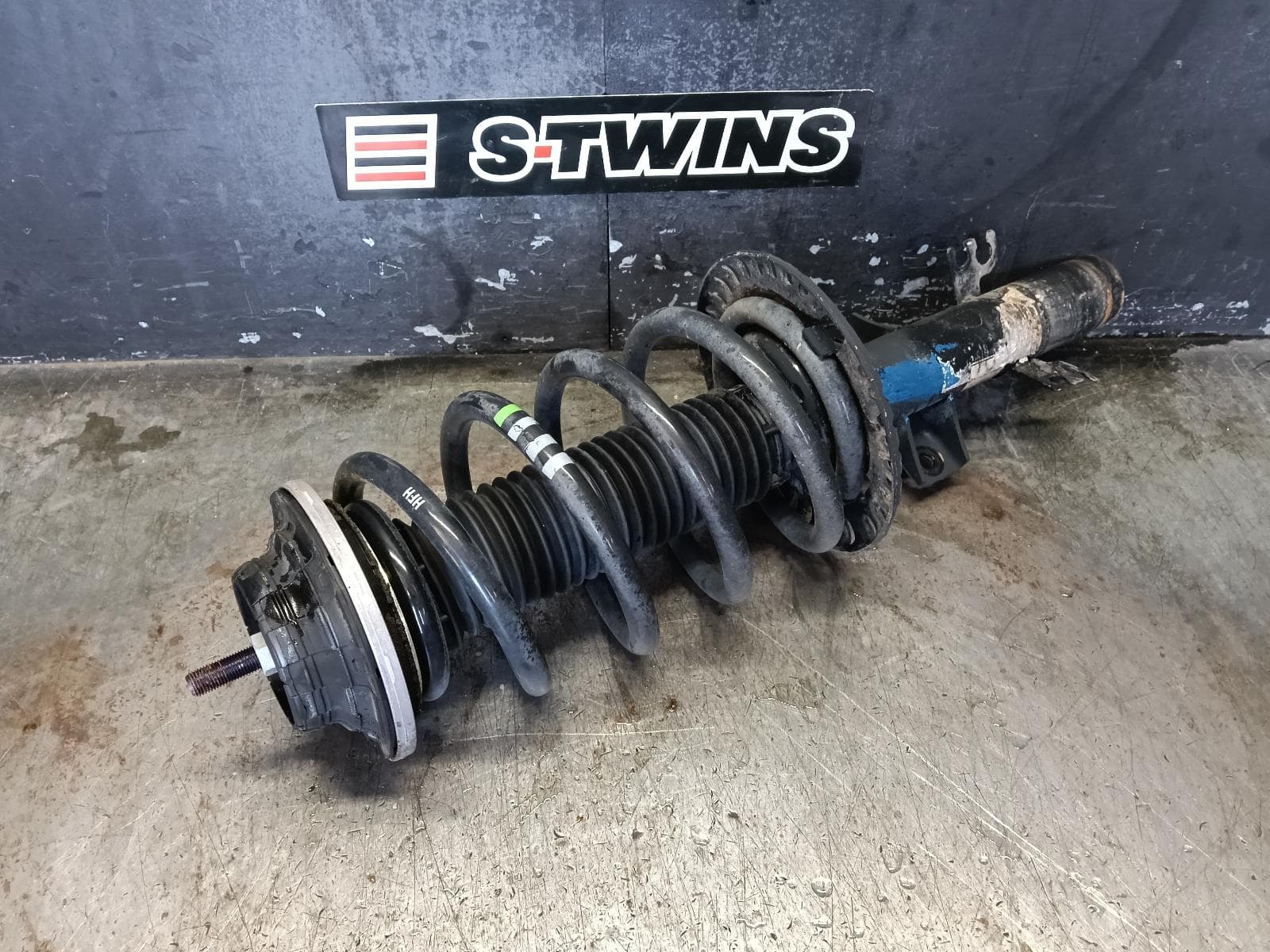 Used auto part listing image: 2017 VOLKSWAGEN TRANSPORTER RIGHT FRONT STRUT T6, 2.0, DIESEL, 07/15-08/24 0000389549