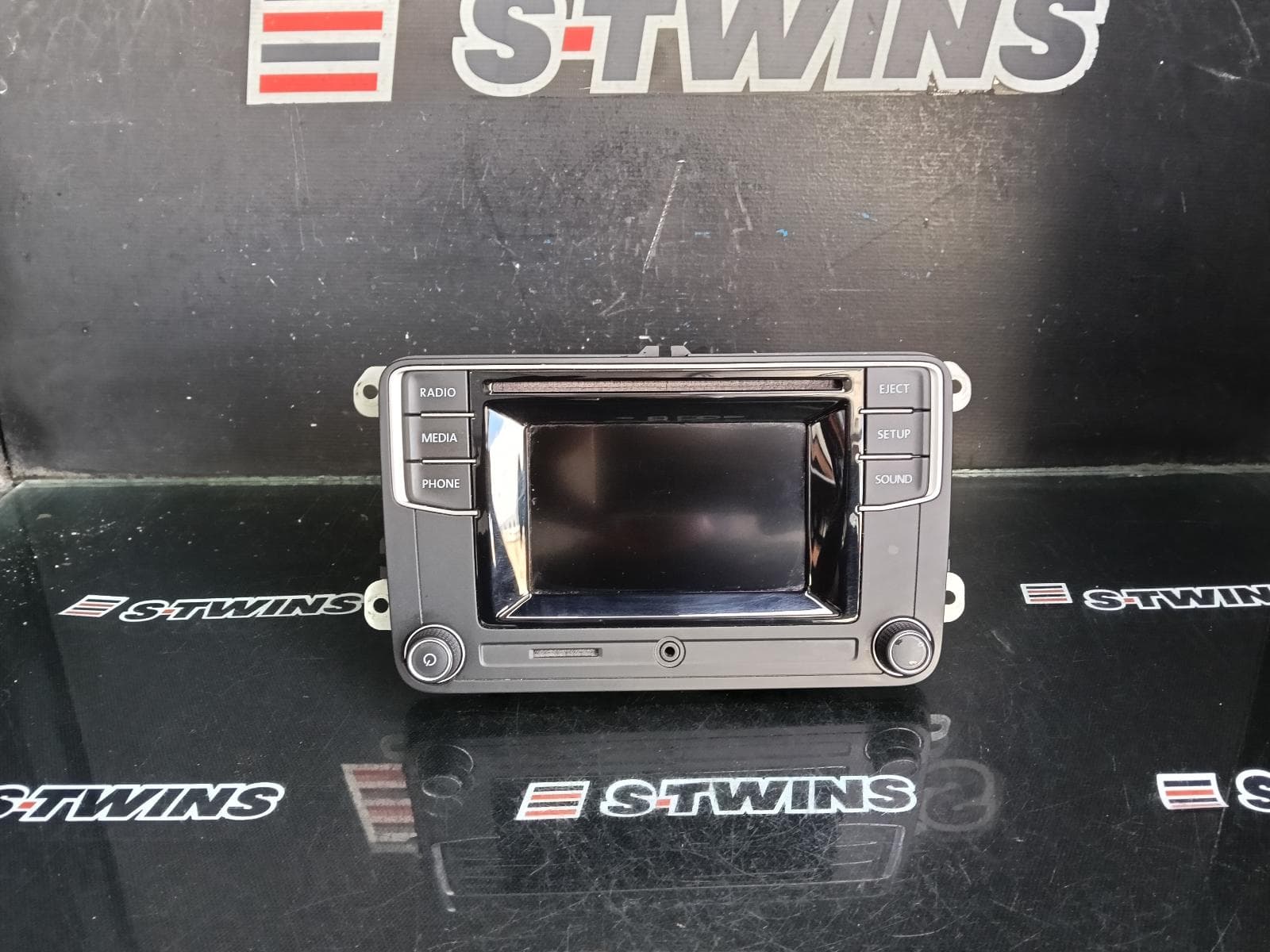 Used auto part listing image: 2017 VOLKSWAGEN TRANSPORTER HEAD UNIT, W/ DISPLAY COMPOSITION COLOUR, 5IN TOUCHSCREEN, NON SAT NAV TYPE, T6, 07/15-07/20 0000389255