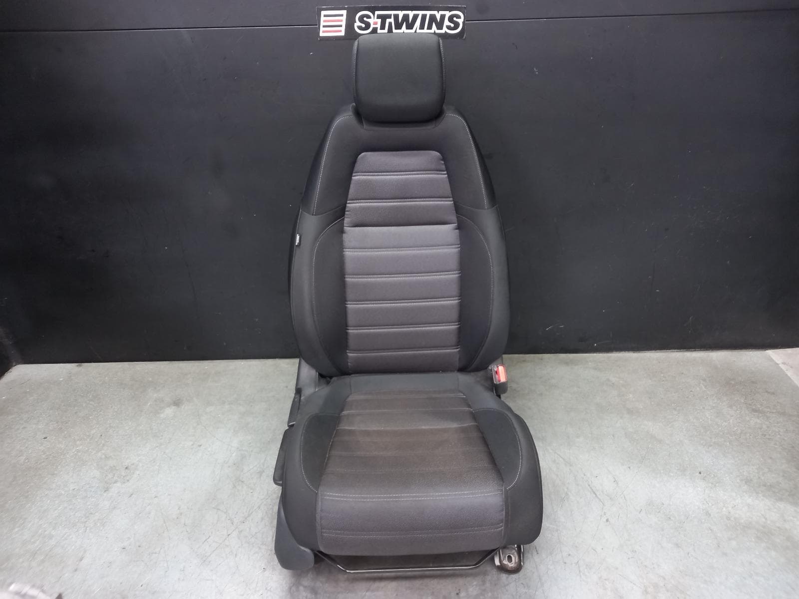 Used auto part listing image: 2020 HONDA CRV FRONT SEAT RH FRONT, RW, CLOTH, 05/17-08/23 0000385024