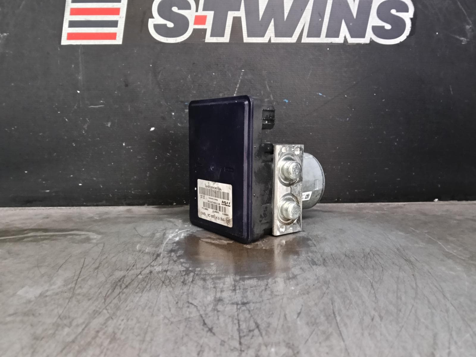 Used auto part listing image: 2015 AUDI Q3 ABS PUMP MODULATOR P/N 5N0614109CA, 8U, 03/12-12/18 0000393649