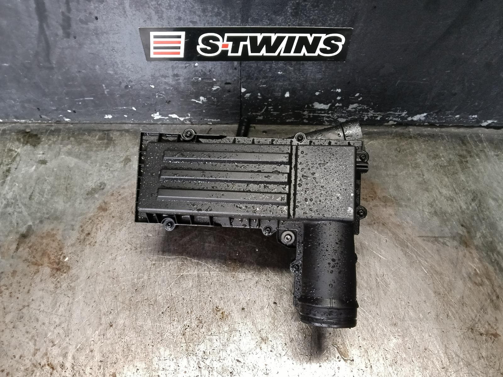 Used auto part listing image: 2015 AUDI Q3 AIR CLEANER BOX AIR CLEANER, 8U, 2.0, PETROL, CULB CODE, 11/14-12/18 0000393650