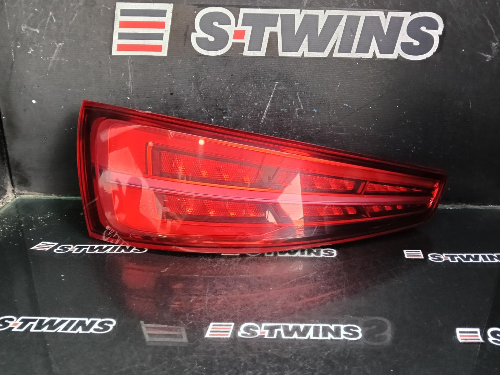Used auto part listing image: 2015 AUDI Q3 LEFT TAILLIGHT IN TAILGATE, 8U, Q3, LED TYPE, (10TH VIN DIGIT F,G,H,J), 01/15-12/18 0000392917