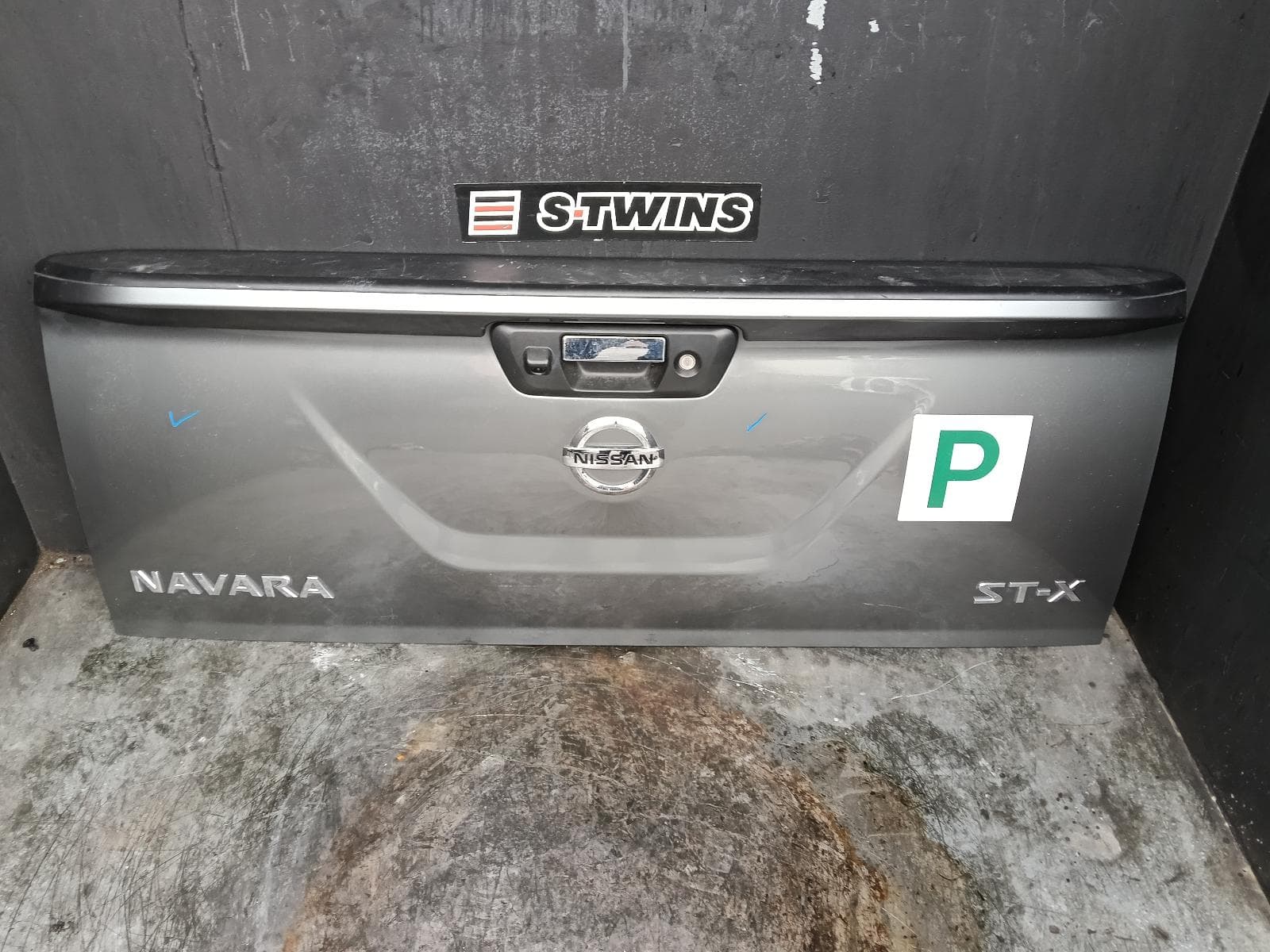 Used auto part listing image: 2020 NISSAN NAVARA BOOTLID TAILGATE NP300, TAILGATE, W/ CAMERA TYPE, 04/15-11/20 0000385378