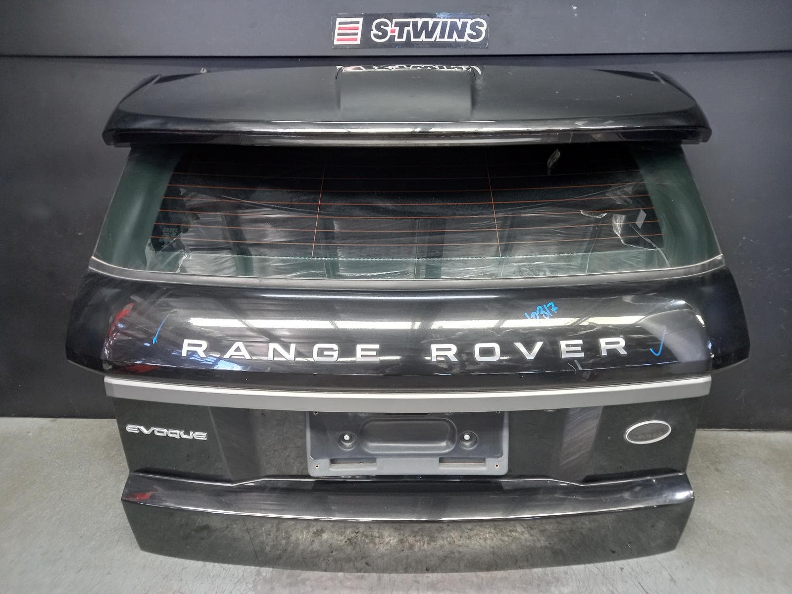Used auto part listing image: 2018 LAND ROVER RANGE ROVER EVOQUE BOOTLID TAILGATE TAILGATE, L538, 5DR WAGON, 11/11-01/19 0000388201