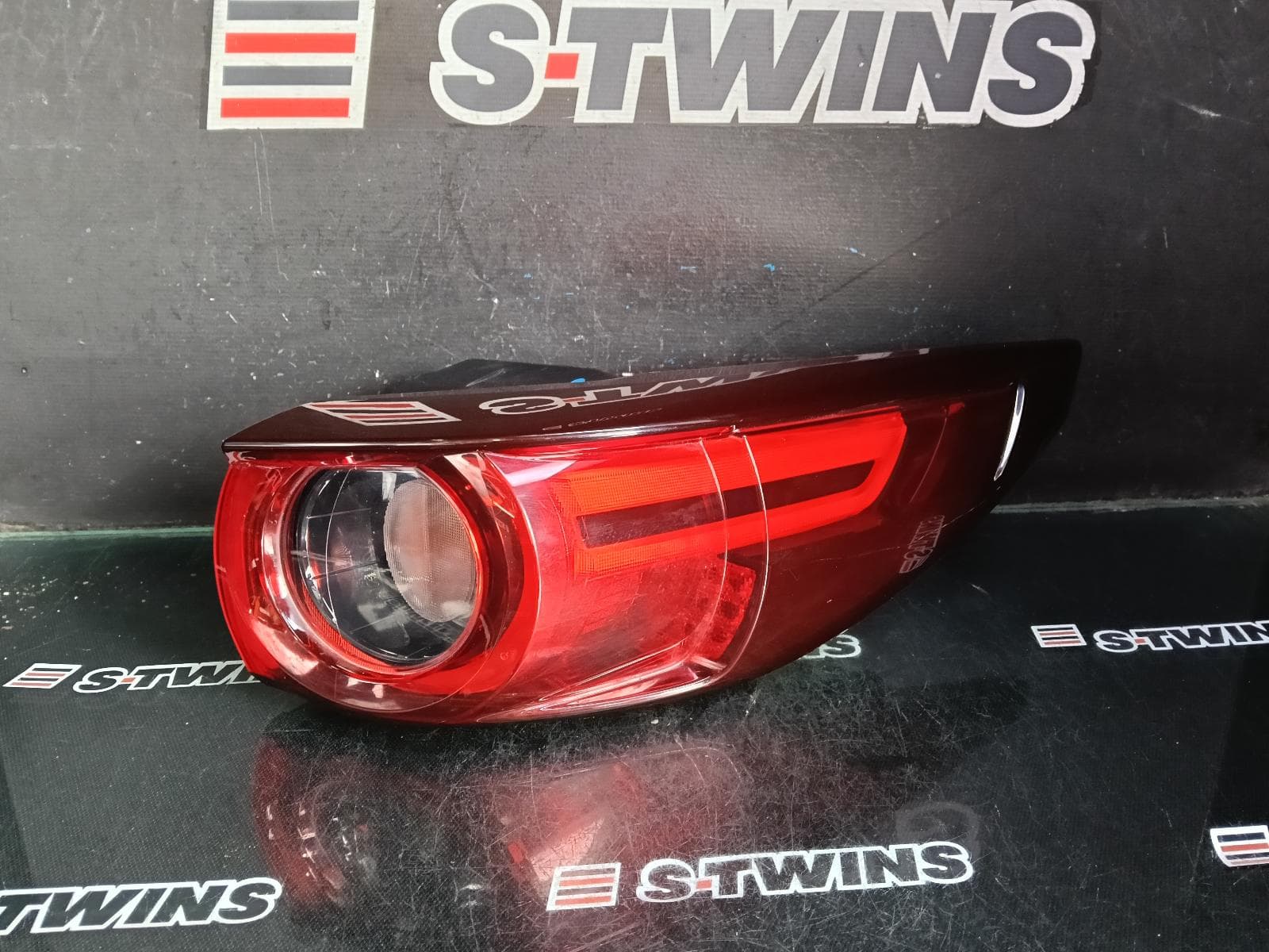 Used auto part listing image: 2018 MAZDA CX5 RIGHT TAILLIGHT IN BODY, W/ LED TYPE, KF, 02/17-08/21 0000386880
