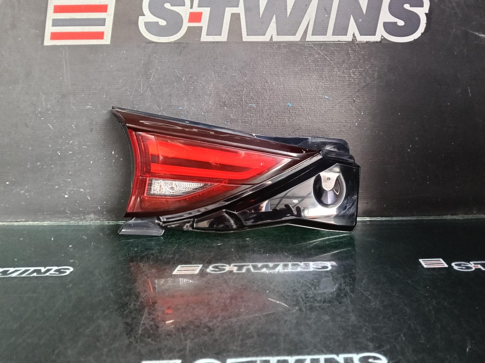 Used auto part listing image: 2018 MAZDA CX5 REAR GARNISH TAILGATE LAMP (LH SIDE), W/ LED TYPE, KF, 02/17-08/21 0000386882