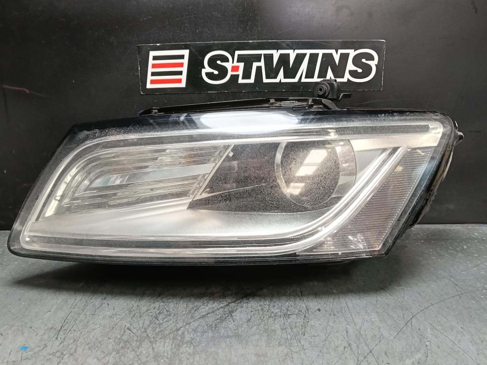 Used auto part listing image: 2013 AUDI Q5 LEFT HEADLAMP 8R, XENON, NON ADAPTIVE TYPE, 11/12-01/17 0000380931