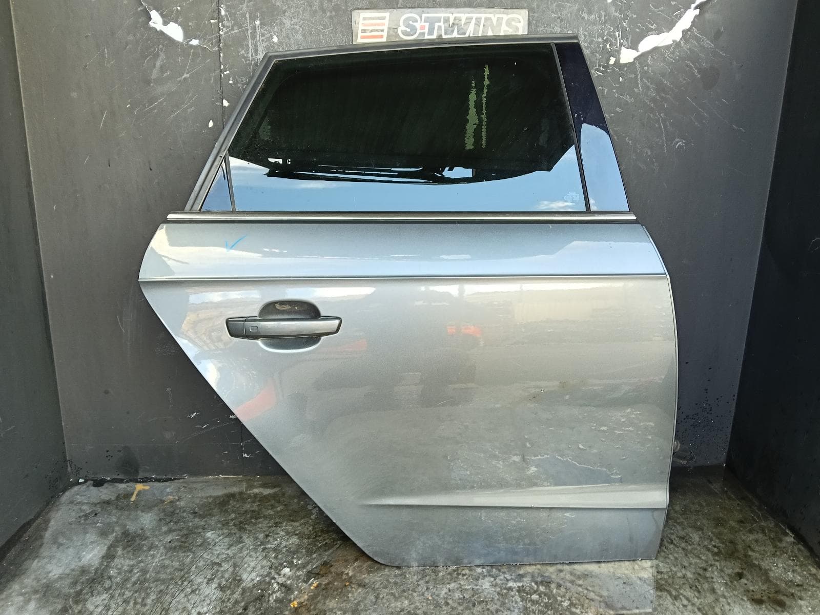 Used auto part listing image: 2014 AUDI A3 RIGHT REAR DOOR SLIDING 8V, A3/S3/RS3, HATCH, 03/13-10/20 0000391334