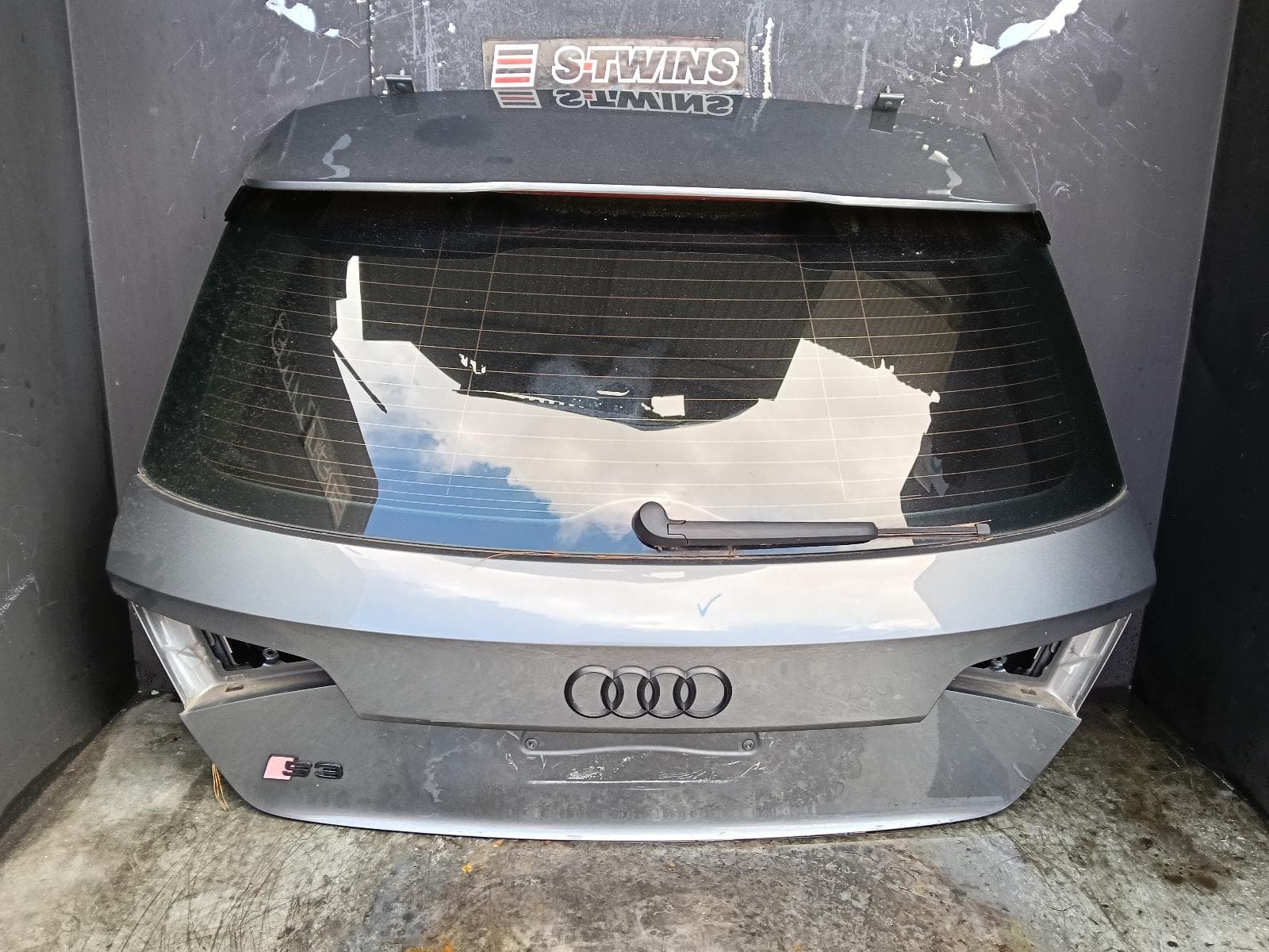 Used auto part listing image: 2014 AUDI A3 BOOTLID TAILGATE TAILGATE, 8V, A3/S3/RS3, HATCH, 03/13-10/20 0000391330